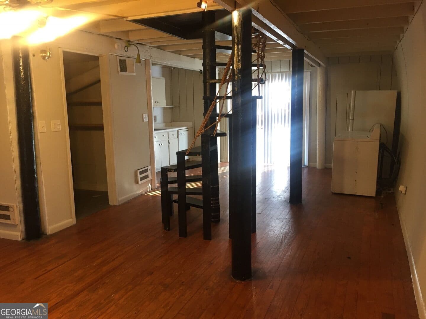 2 bedroom, 1.5 bathroom, 722 sq ft duplex for rent at 1453 Barnett Shoals A, Athens, GA 30605 for $1,125 a month — photo 7