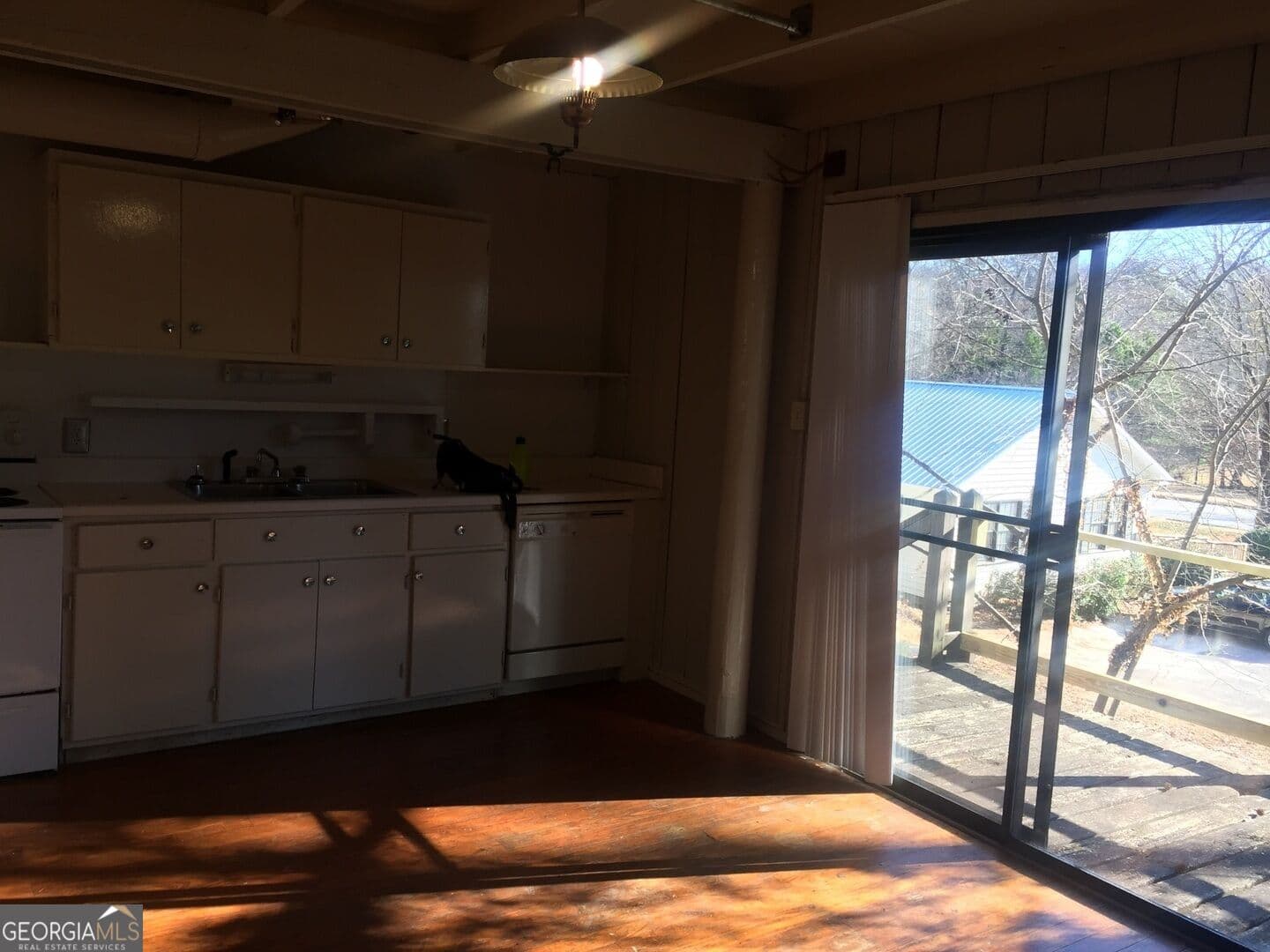 2 bedroom, 1.5 bathroom, 722 sq ft duplex for rent at 1453 Barnett Shoals A, Athens, GA 30605 for $1,125 a month — photo 3