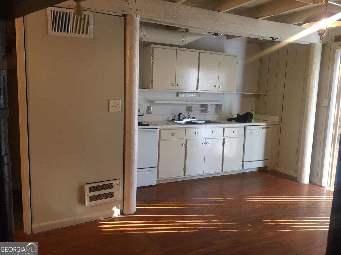 2 bedroom, 1.5 bathroom, 722 sq ft duplex for rent at 1453 Barnett Shoals A, Athens, GA 30605 for $1,125 a month — photo 8