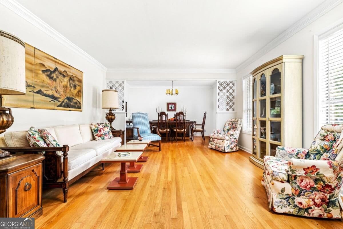 3 bedroom, 2 bathroom, 1,880 sq ft single family residence for sale at 2338 Kings Point Drive, Dunwoody, GA 30338 — photo 4