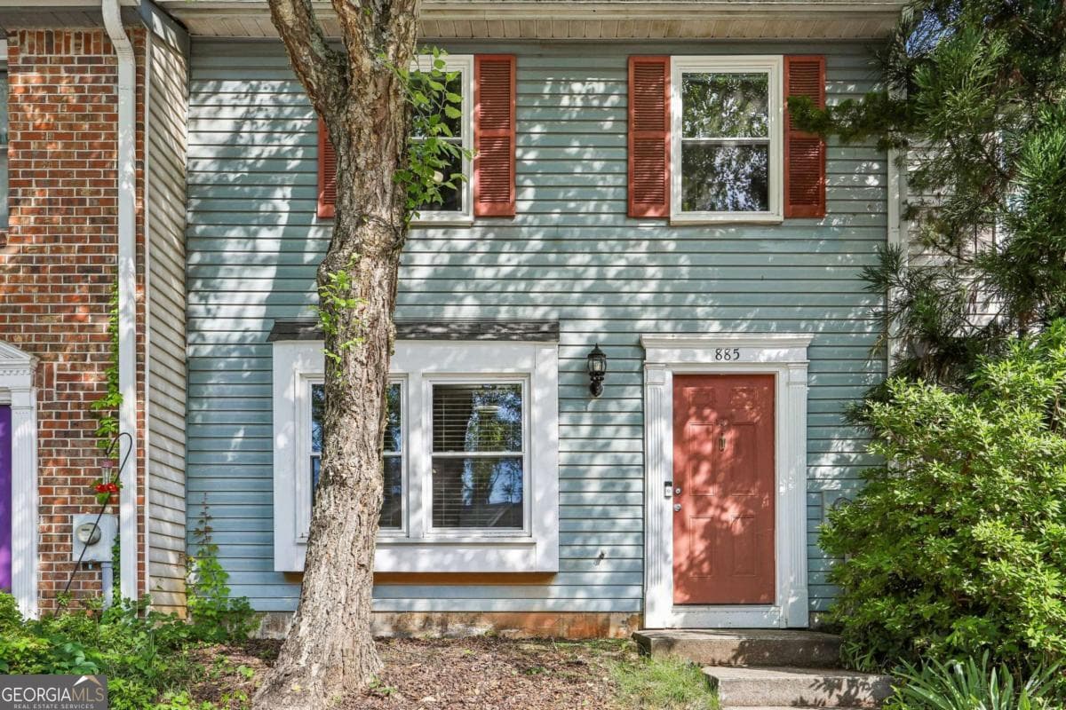 3 bedroom, 1.5 bathroom, 1,280 sq ft townhouse sold at 885 Regal Path Lane, Decatur, GA 30030