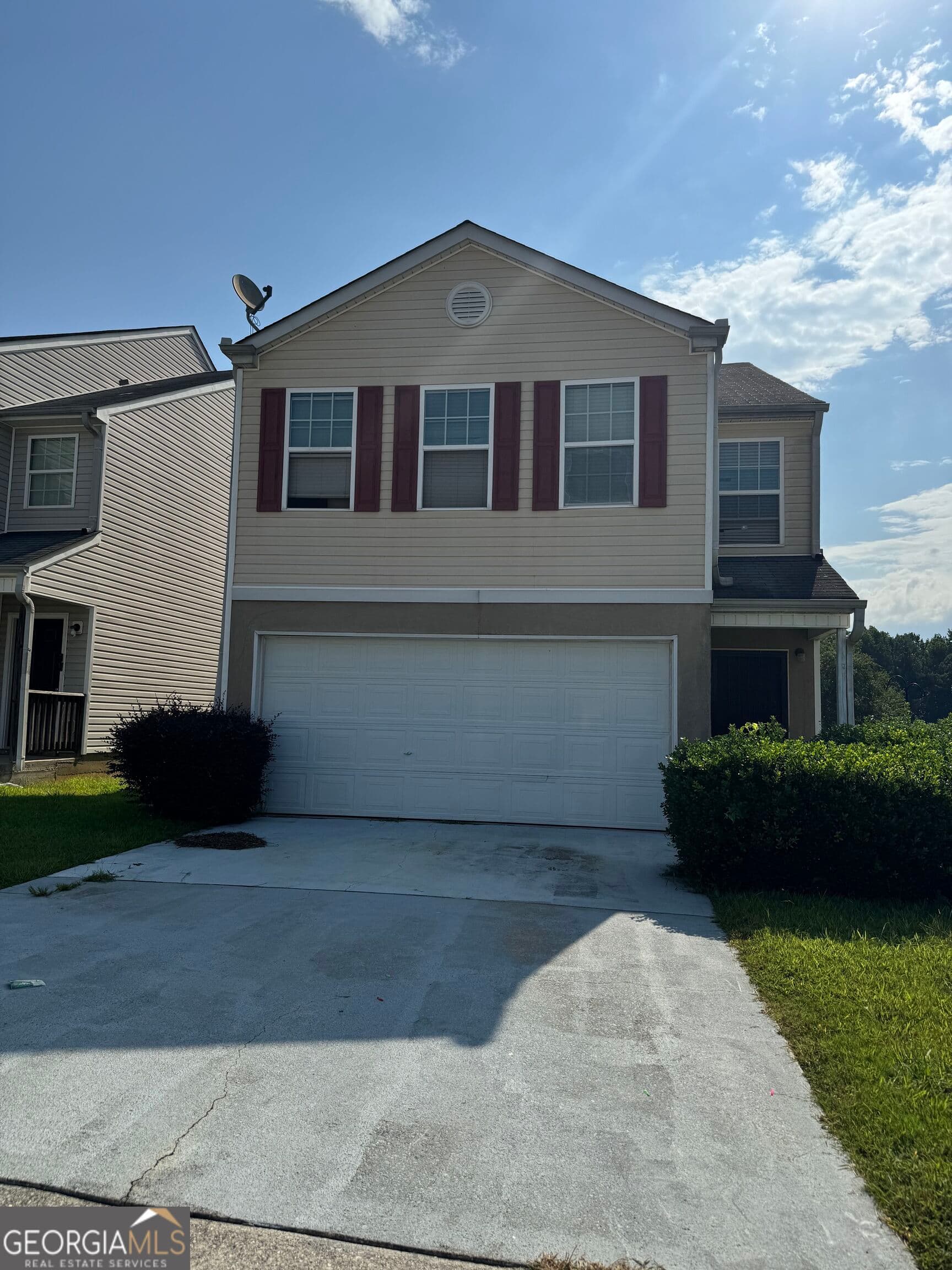 3 bedroom, 3 bathroom, 1,902 sq ft single family residence for sale at 5458 Waterfall Court, Atlanta, GA 30349 — photo 1 of 4