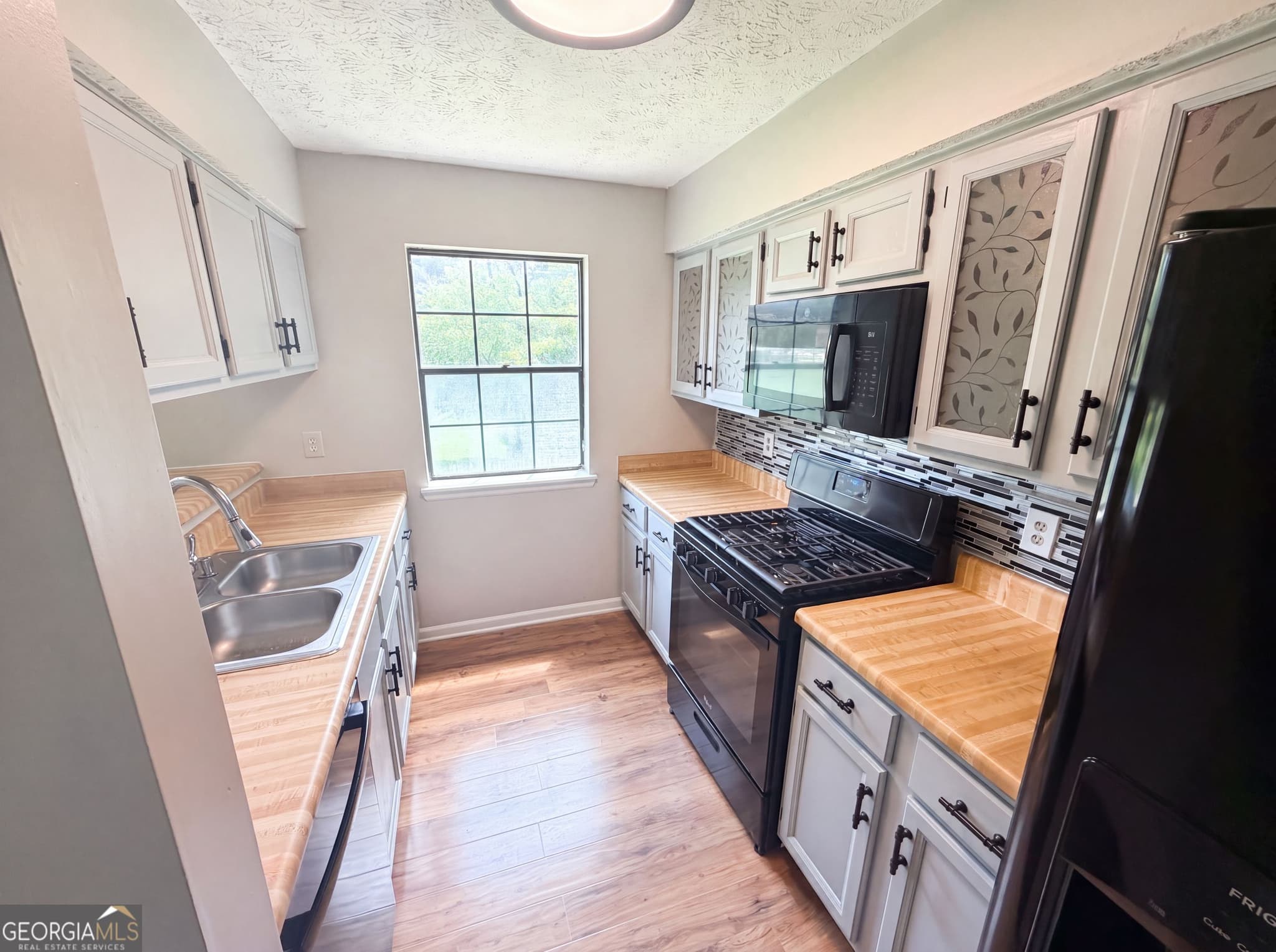 3 bedroom, 3 bathroom, 1,424 sq ft single family residence for sale at 165 Splitwood Lane, Fairburn, GA 30213 — photo 2