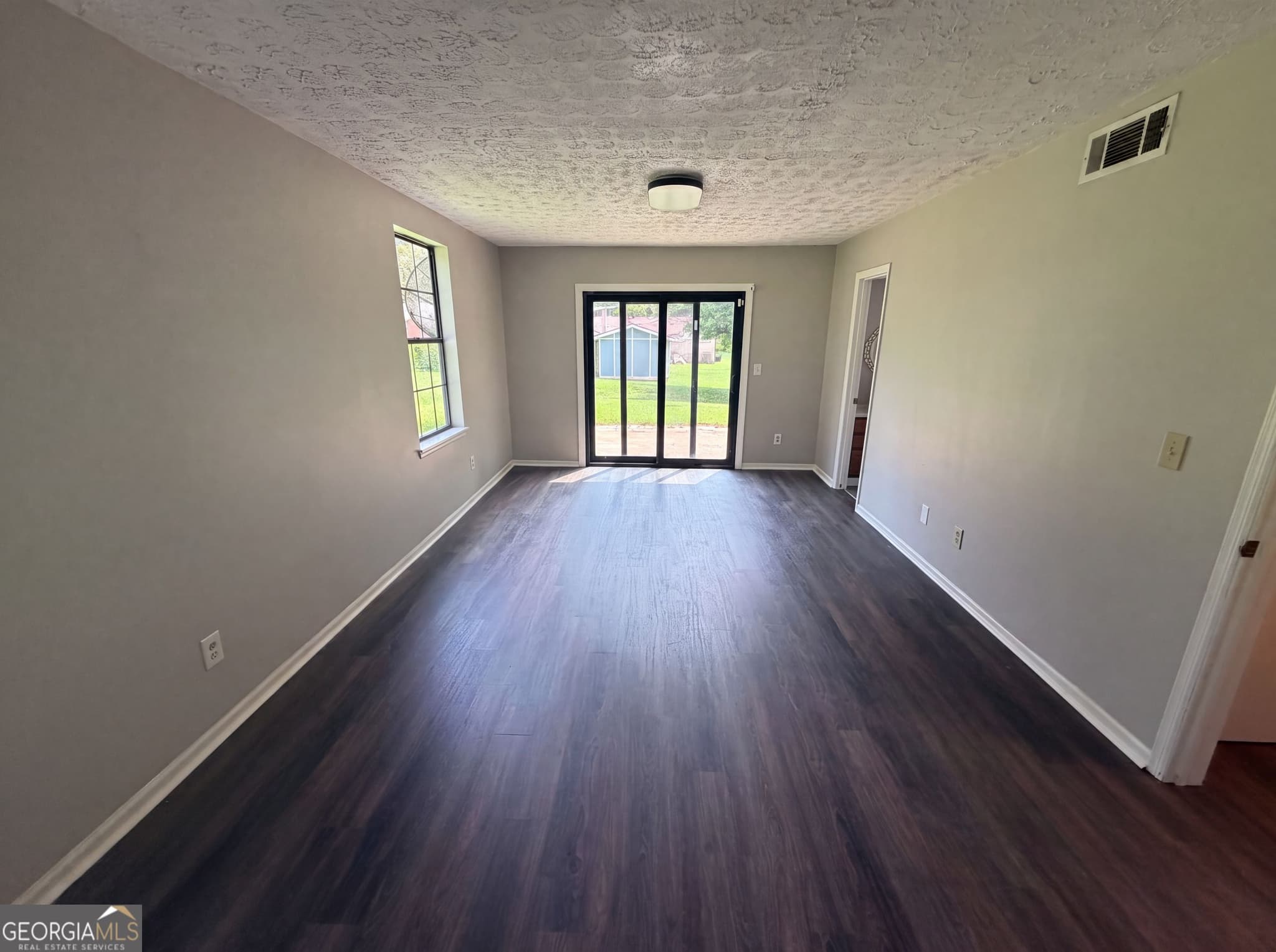 3 bedroom, 3 bathroom, 1,424 sq ft single family residence for sale at 165 Splitwood Lane, Fairburn, GA 30213 — photo 3