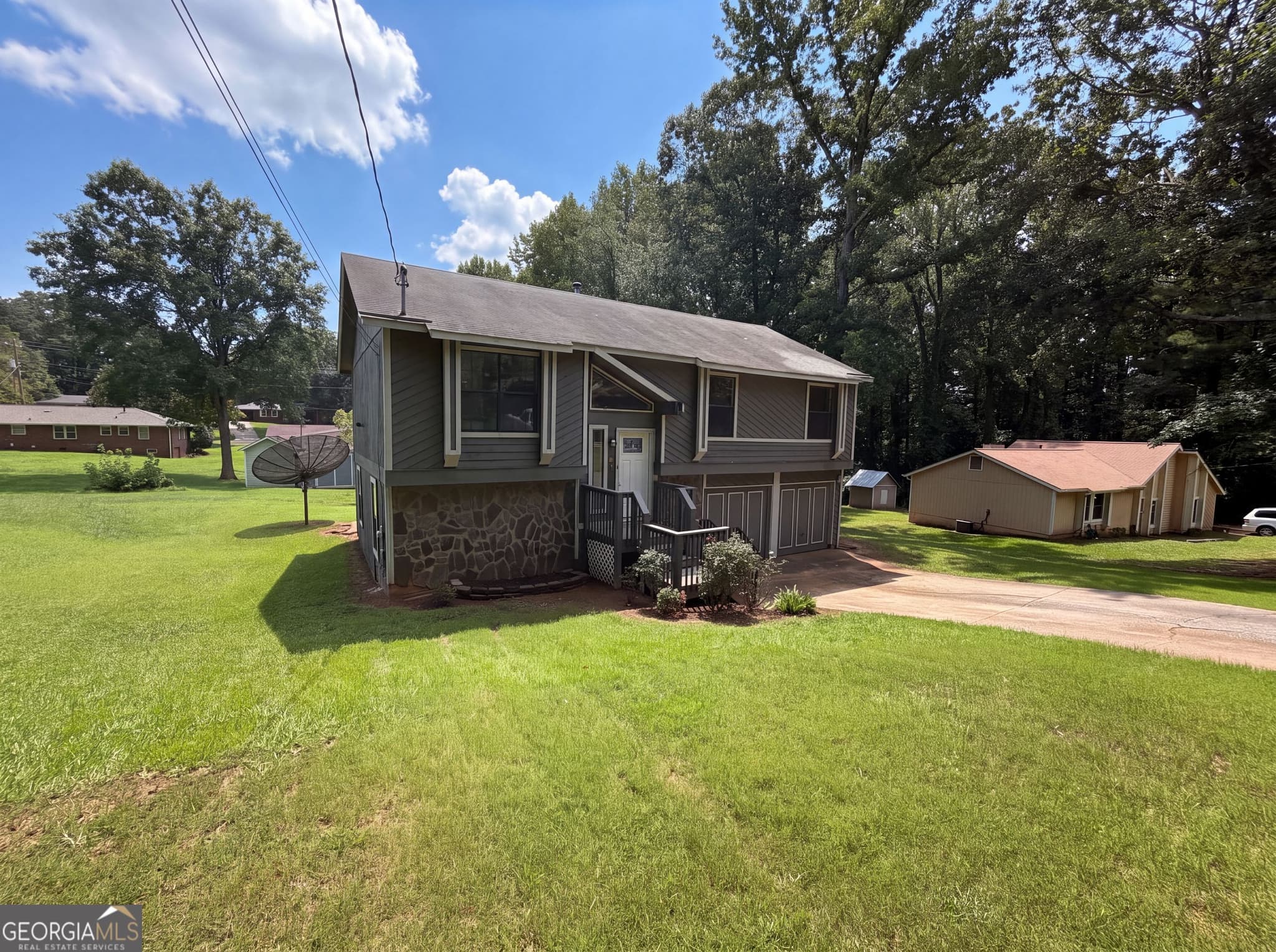 3 bedroom, 3 bathroom, 1,424 sq ft single family residence for sale at 165 Splitwood Lane, Fairburn, GA 30213