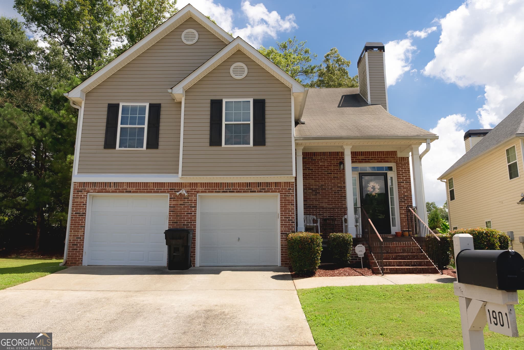 4 bedroom, 3 bathroom, 2,209 sq ft single family residence for sale at 1901 Oakbluff Drive, Austell, GA 30106 — photo 1 of 26