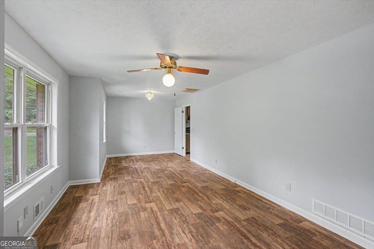 4 bedroom, 2 bathroom, 1,377 sq ft single family residence for sale at 2913 Vogue Drive, Douglasville, GA 30134 — photo 7