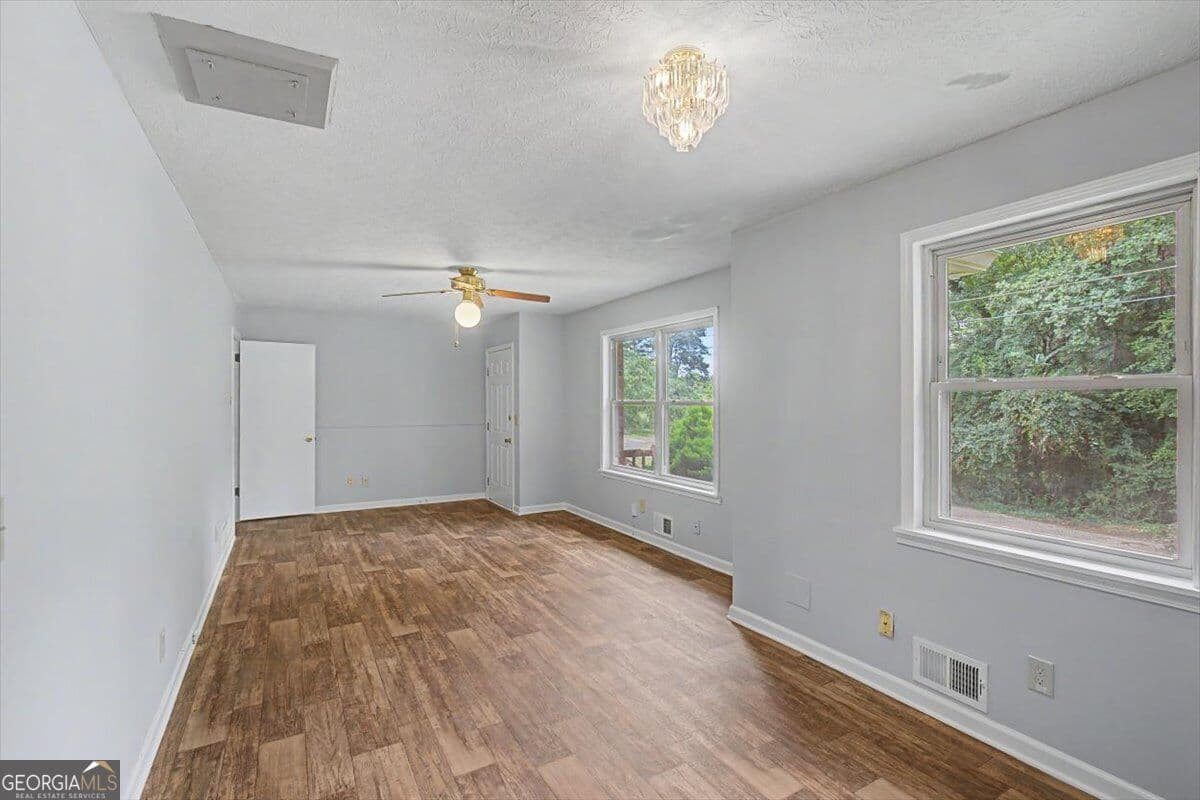 4 bedroom, 2 bathroom, 1,377 sq ft single family residence for sale at 2913 Vogue Drive, Douglasville, GA 30134 — photo 5