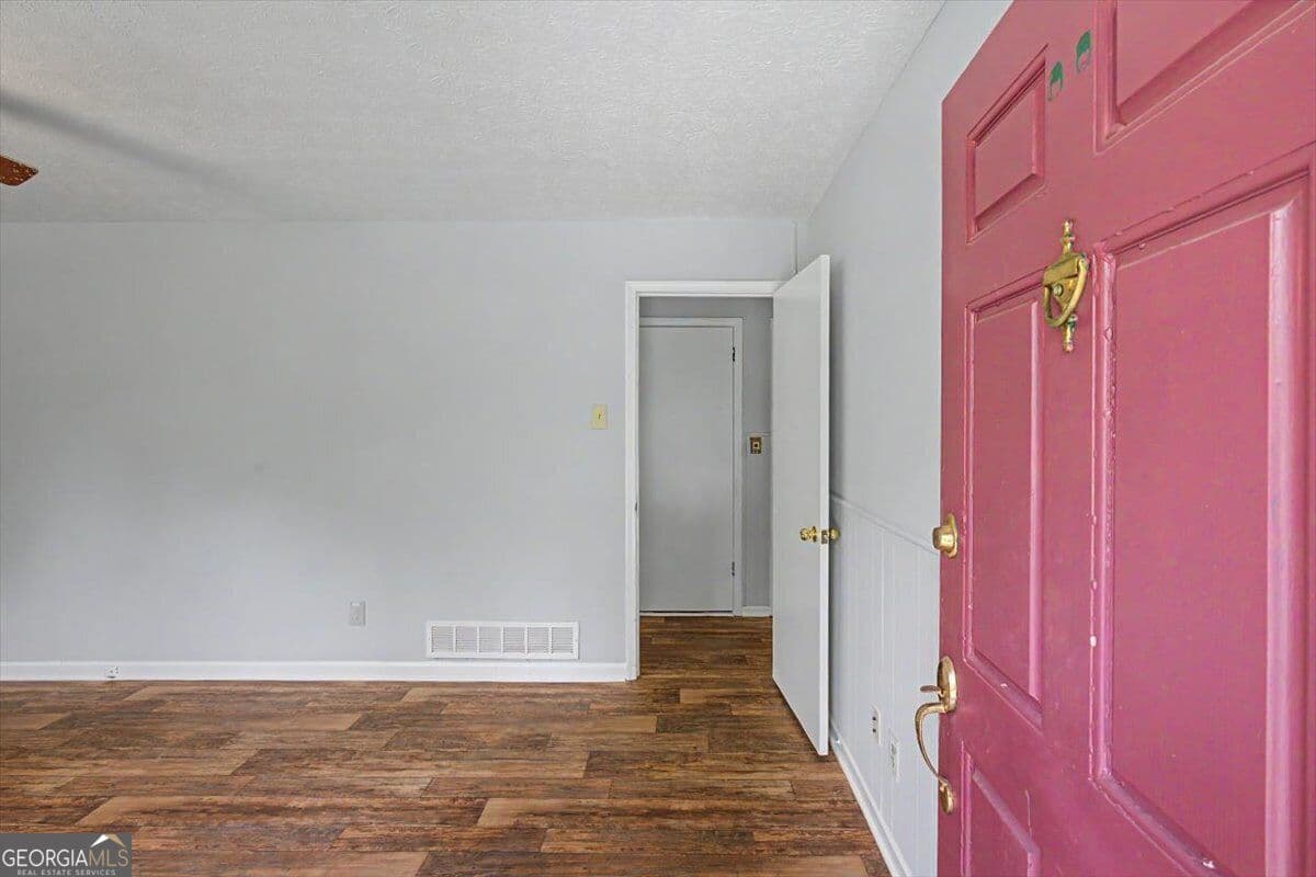 4 bedroom, 2 bathroom, 1,377 sq ft single family residence for sale at 2913 Vogue Drive, Douglasville, GA 30134 — photo 4