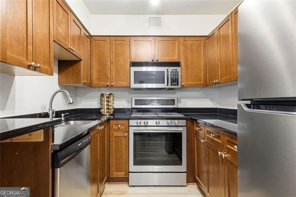 1 bedroom, 1 bathroom, 837 sq ft condominium for sale at 2479 Peachtree Road 303, Atlanta, GA 30305 — photo 2
