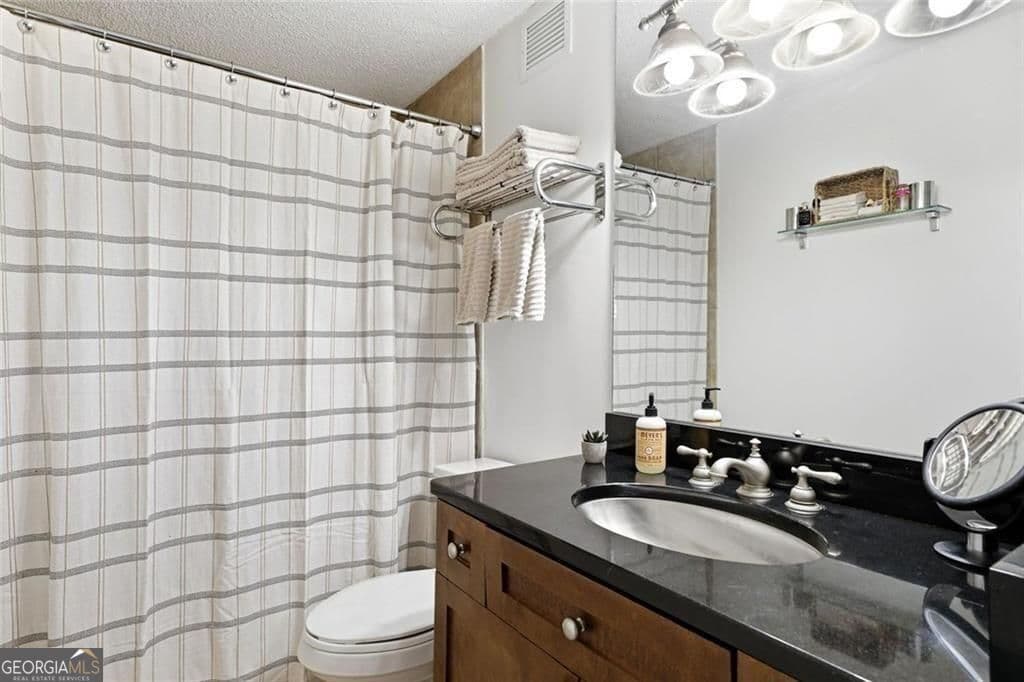 1 bedroom, 1 bathroom, 837 sq ft condominium for sale at 2479 Peachtree Road 303, Atlanta, GA 30305 — photo 6