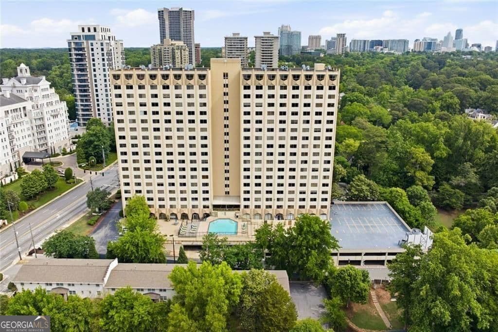 1 bedroom, 1 bathroom, 837 sq ft condominium for sale at 2479 Peachtree Road 303, Atlanta, GA 30305 — photo 9