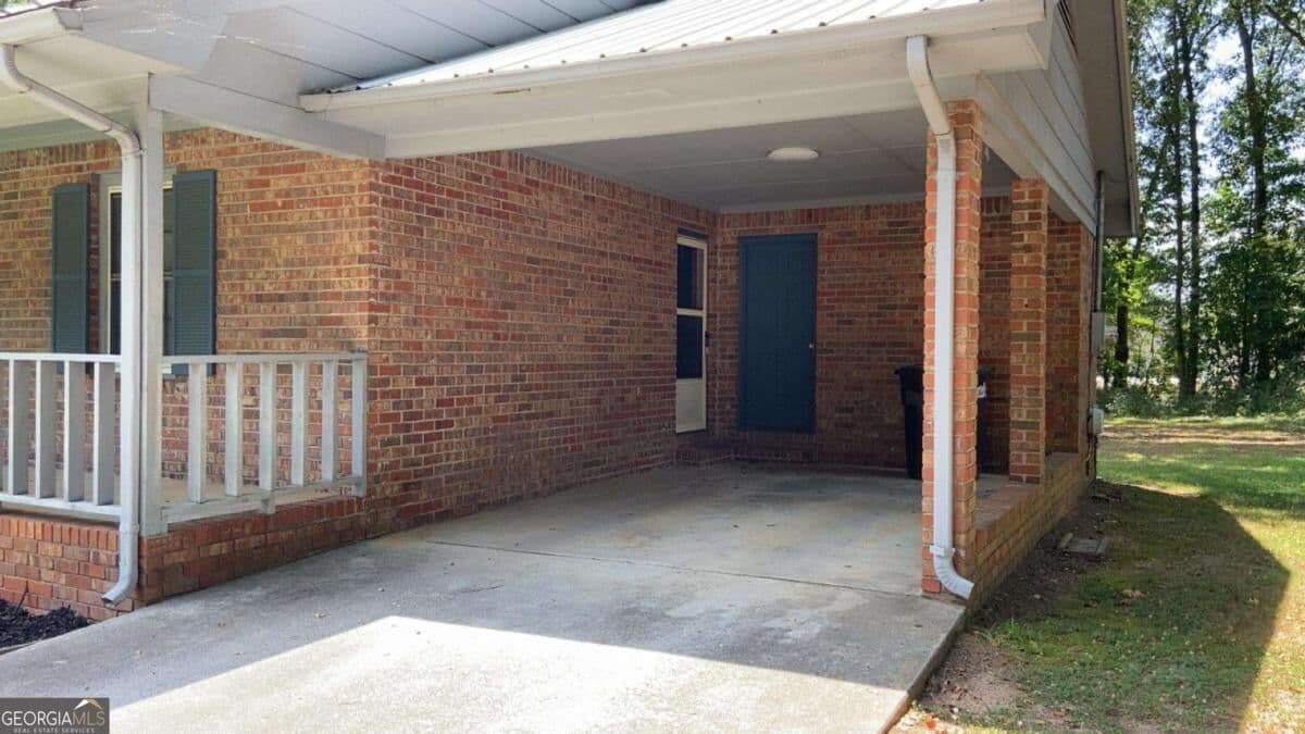 3 bedroom, 1.5 bathroom, 1,125 sq ft single family residence for rent at 387 N Richardson Street, Hartwell, GA 30643 for $1,300 a month — photo 2