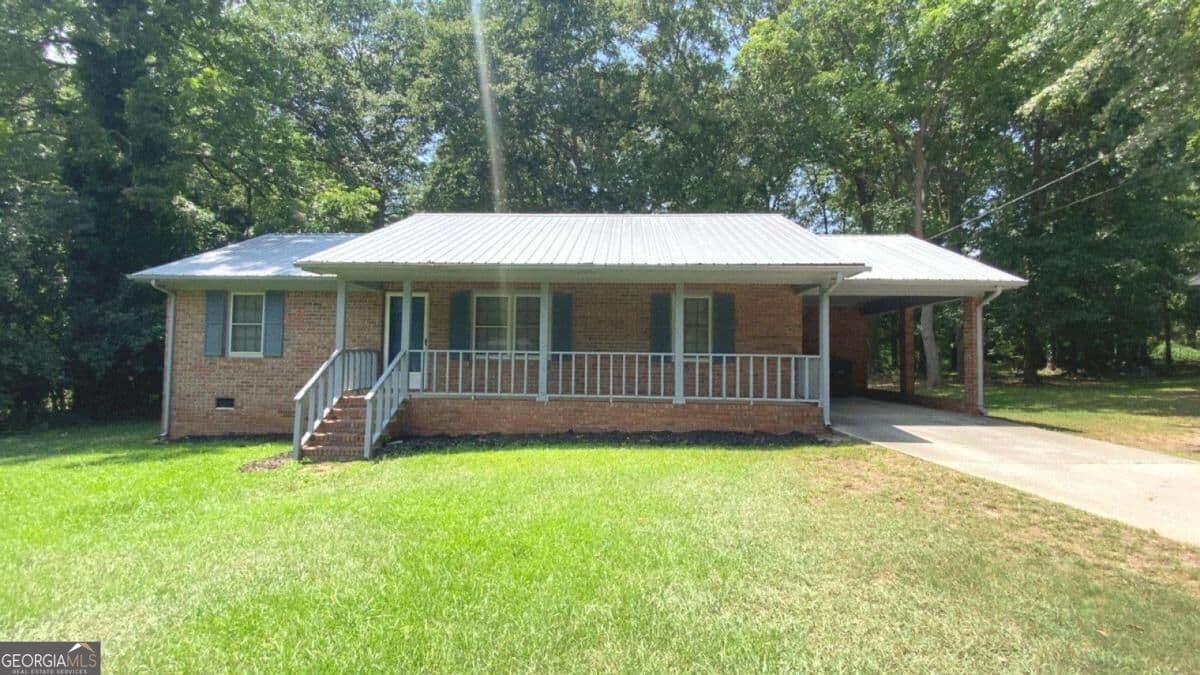 3 bedroom, 1.5 bathroom, 1,125 sq ft single family residence for rent at 387 N Richardson Street, Hartwell, GA 30643 for $1,300 a month