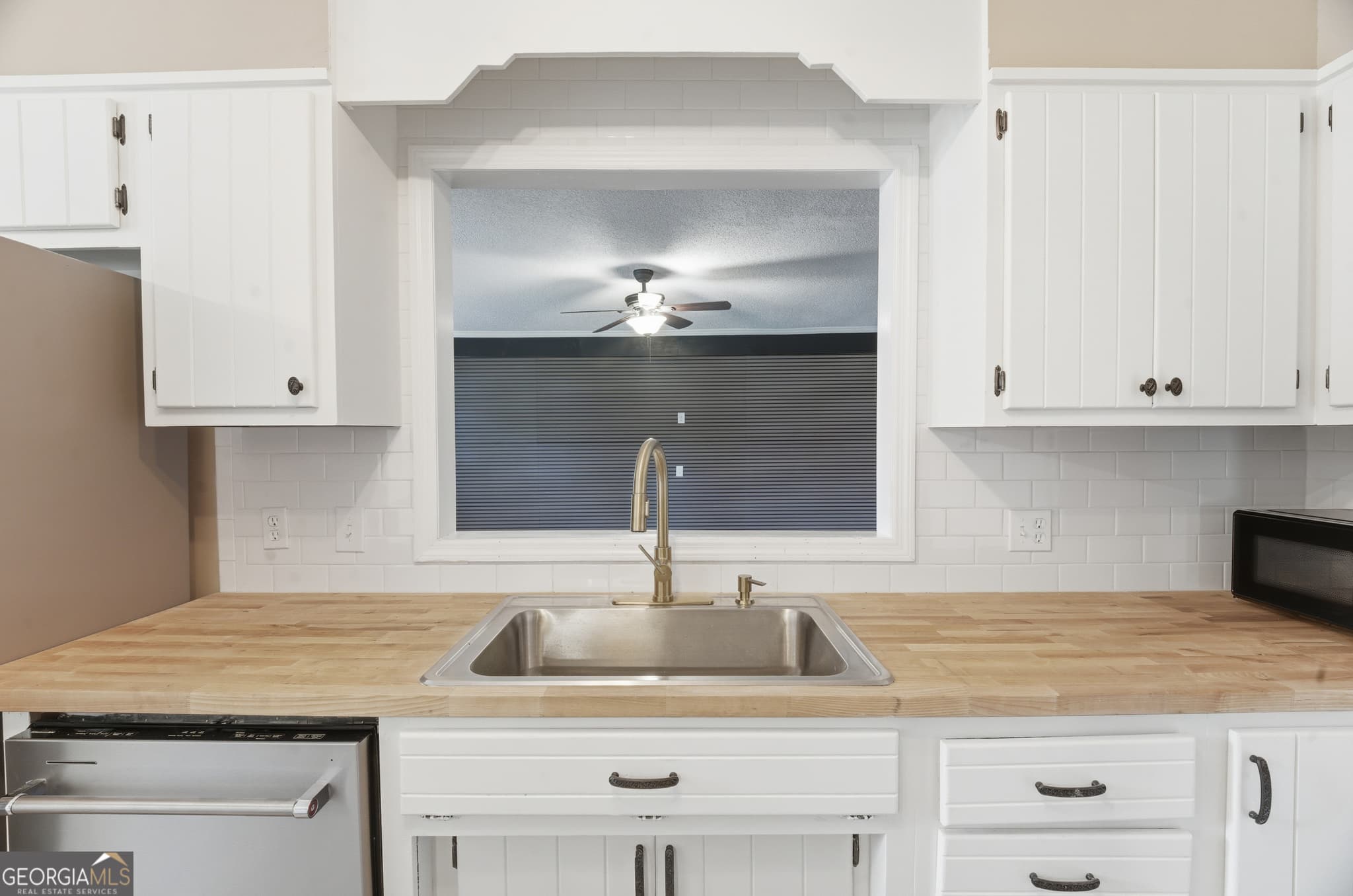 4 bedroom, 2 bathroom, 2,450 sq ft single family residence for sale at 943 Madison Avenue, Valdosta, GA 31602 — photo 5