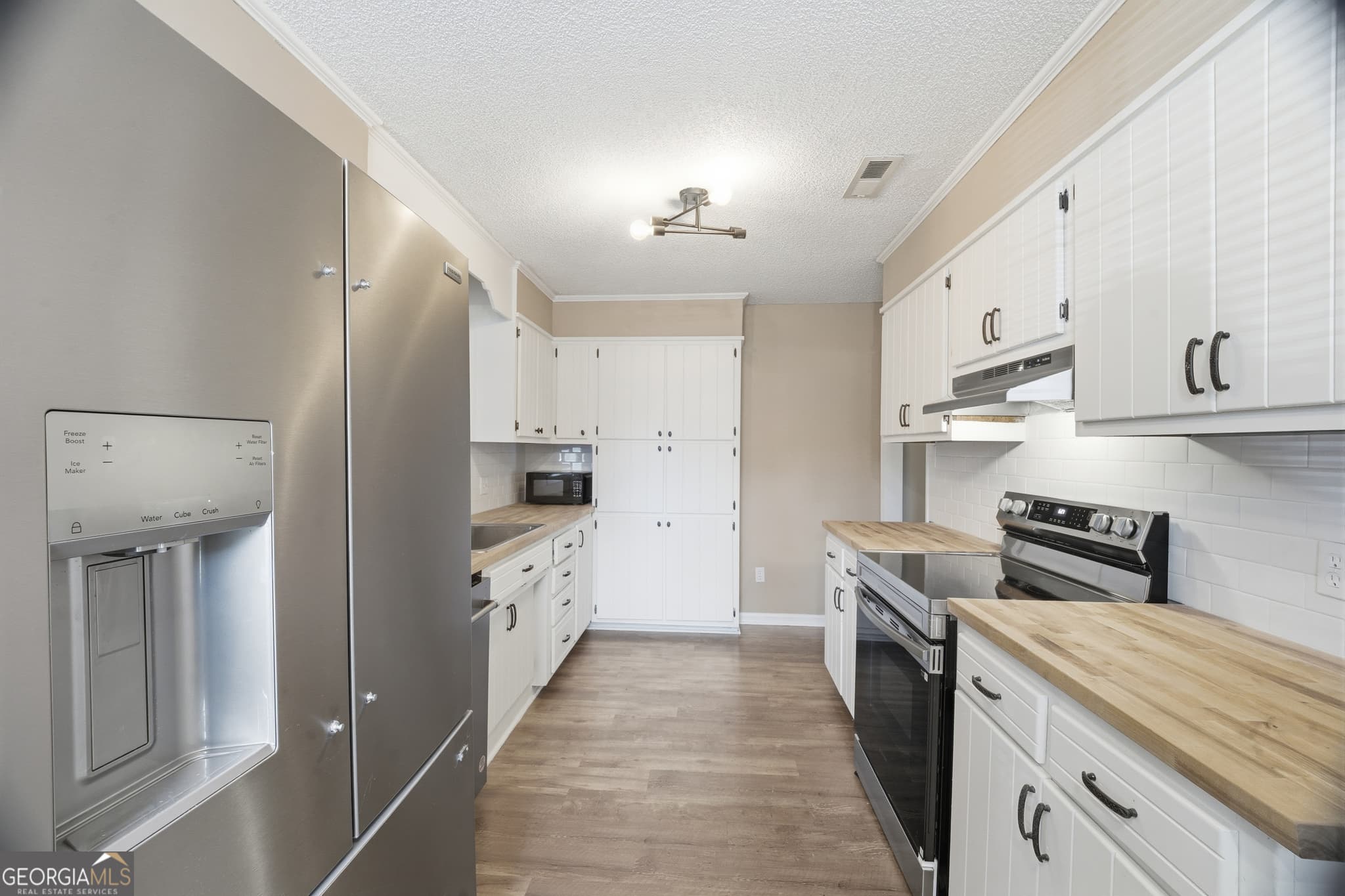 4 bedroom, 2 bathroom, 2,450 sq ft single family residence for sale at 943 Madison Avenue, Valdosta, GA 31602 — photo 9