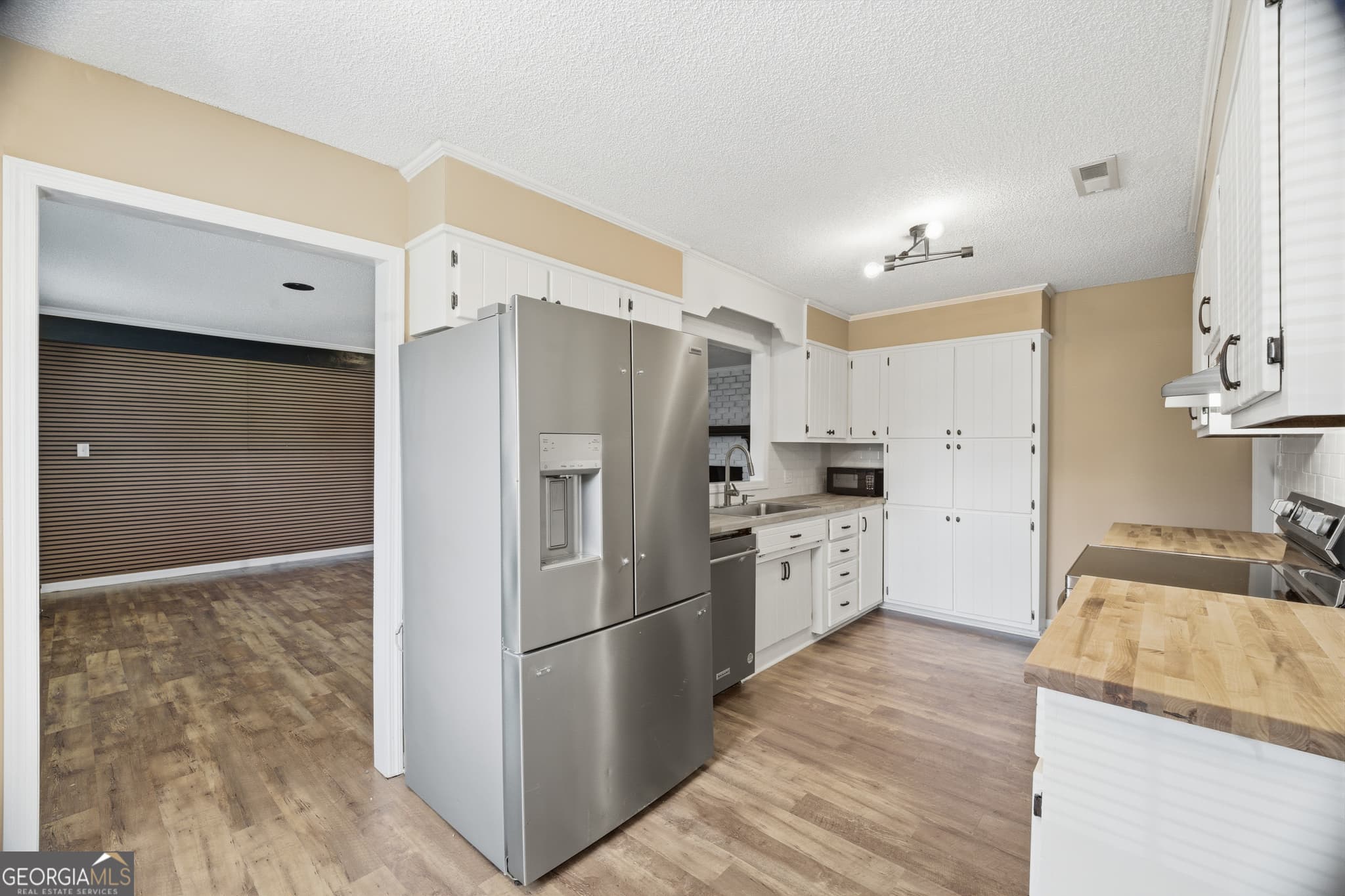 4 bedroom, 2 bathroom, 2,450 sq ft single family residence for sale at 943 Madison Avenue, Valdosta, GA 31602 — photo 4