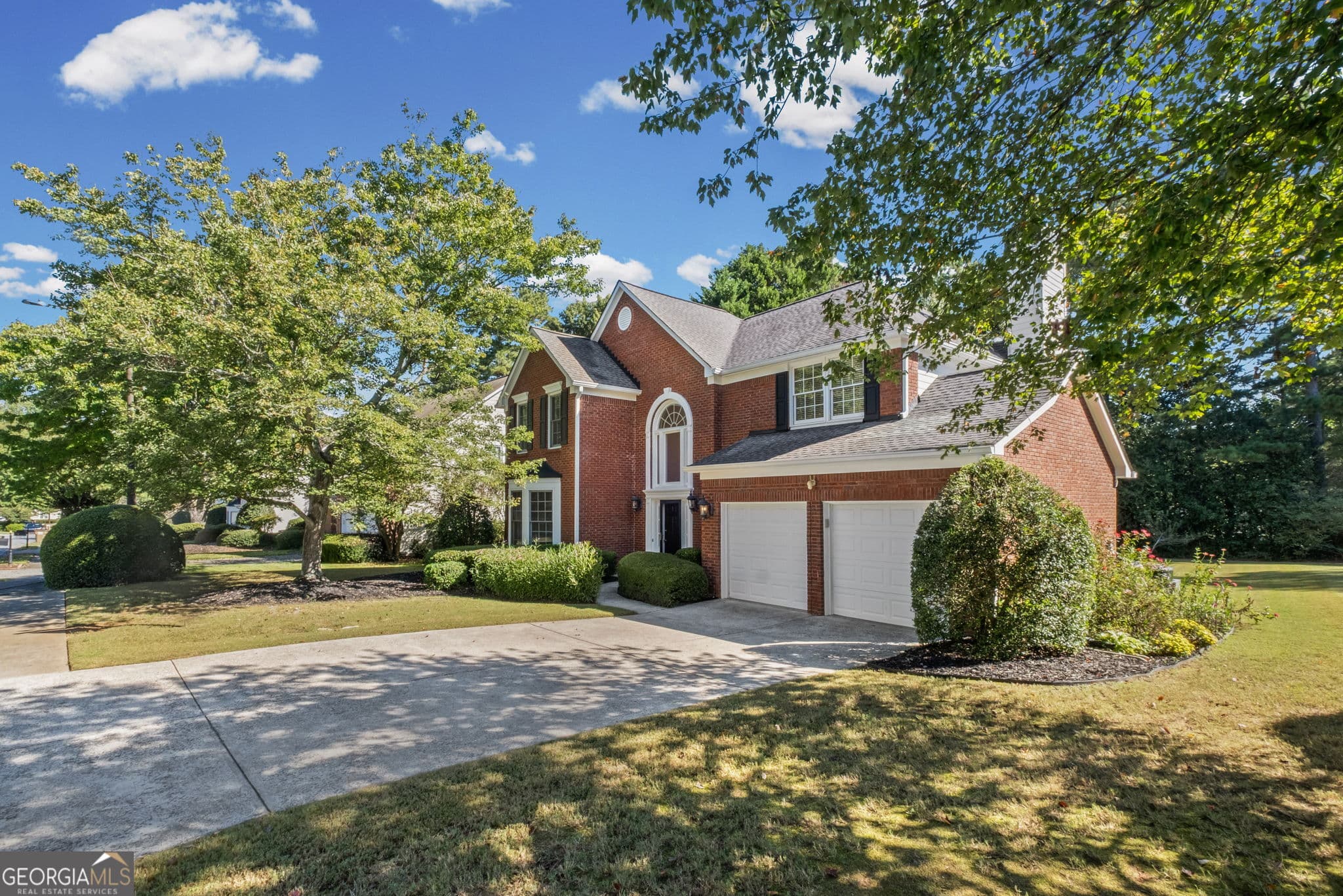 4 bedroom, 2.5 bathroom, 2,589 sq ft single family residence for sale at 293 Grand Manor Drive, Marietta, GA 30068 — photo 2