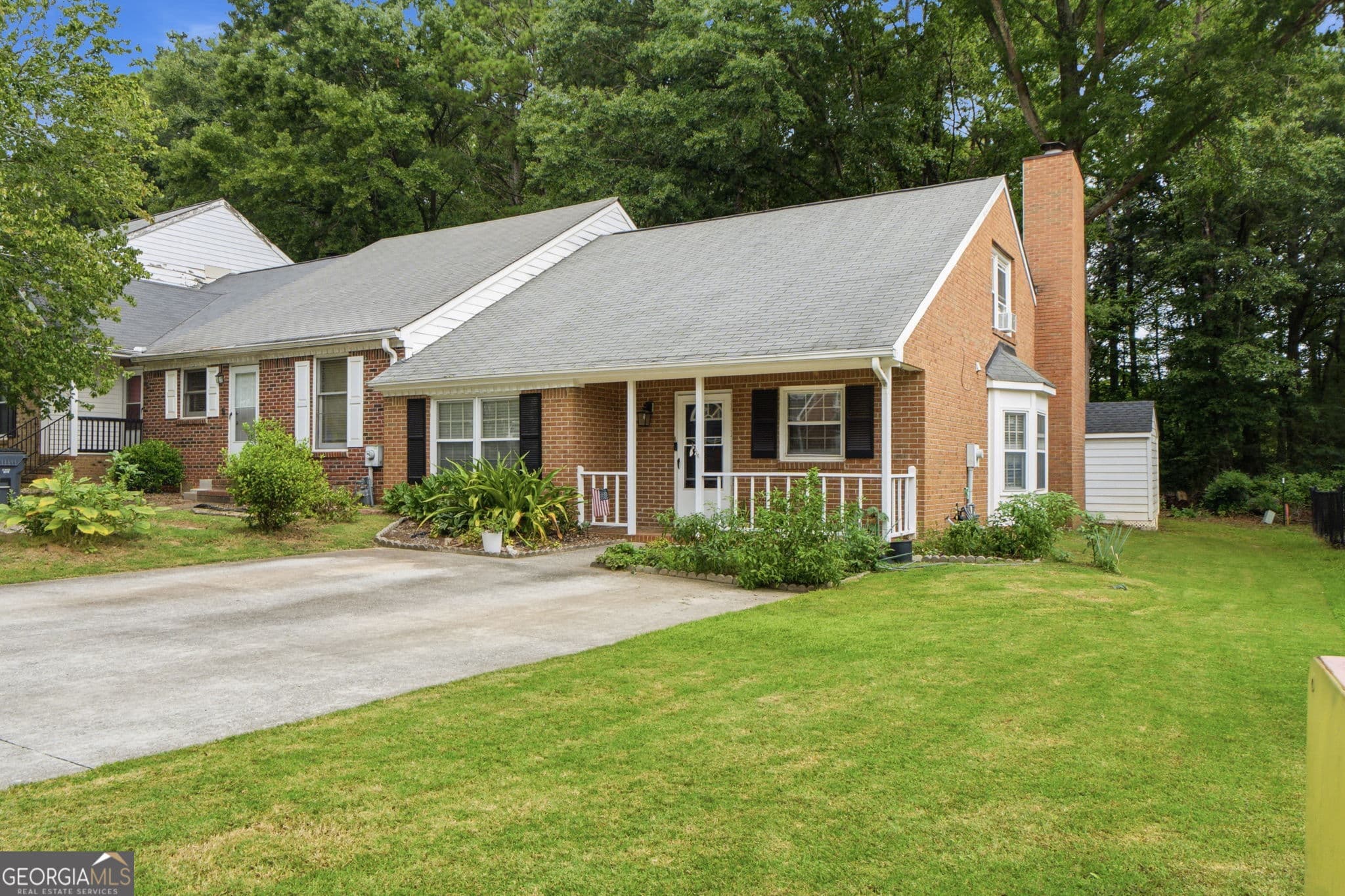 3 bedroom, 3 bathroom, 1,549 sq ft townhouse for sale at 320 Williamsburg Way, Fayetteville, GA 30214 — photo 2