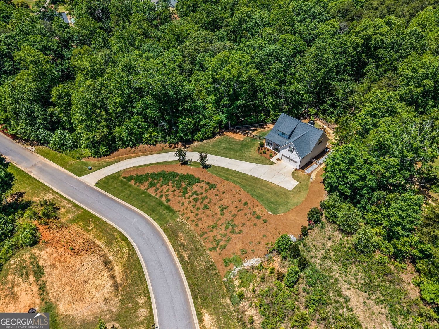 3 bedroom, 2 bathroom, 2,019 sq ft single family residence for sale at 331 Bryndemere Drive, Dawsonville, GA 30534 — photo 2