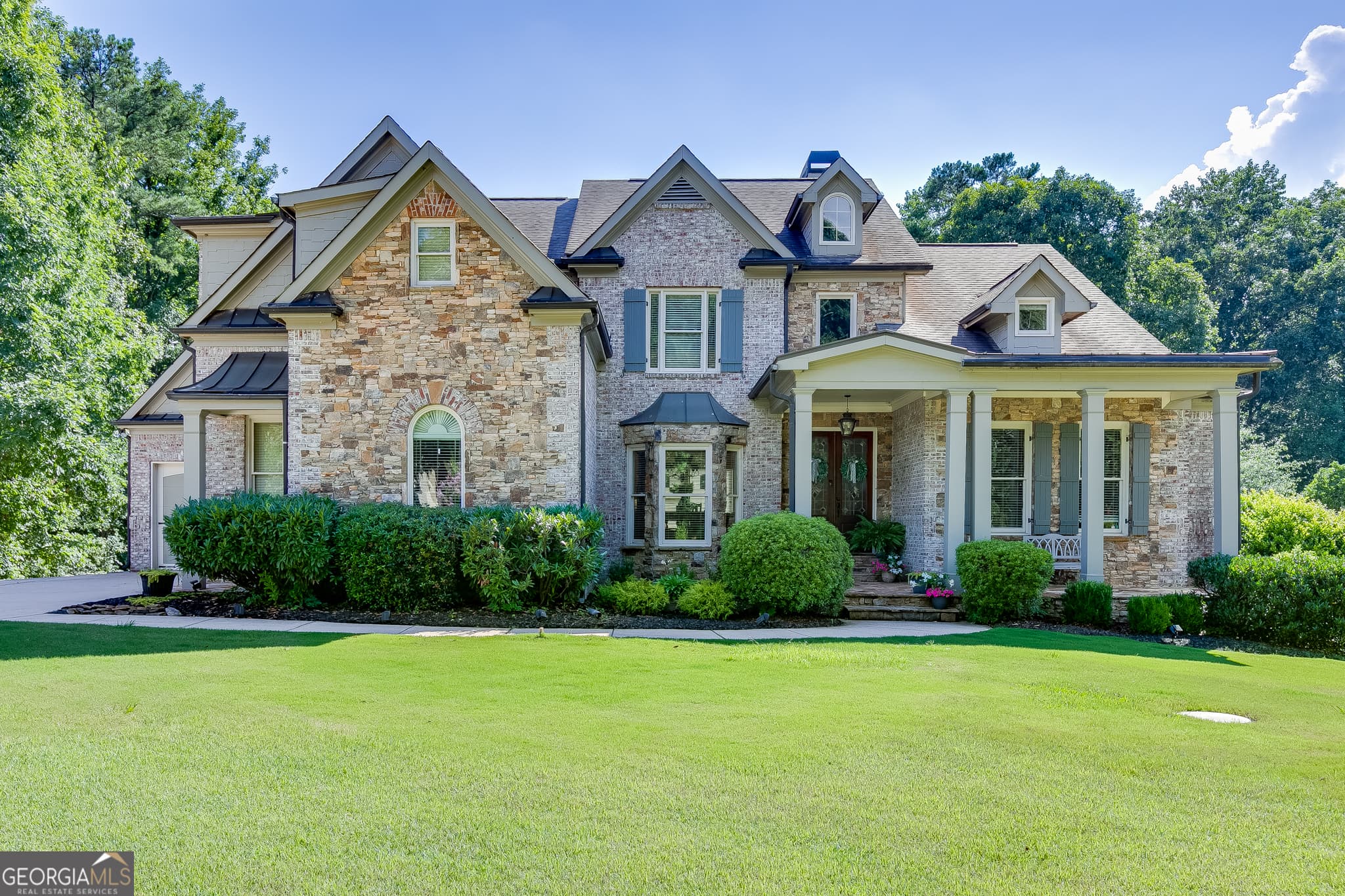 6 bedroom, 5.5 bathroom, 6,046 sq ft single family residence for sale at 1373 Mountain Lake Drive, Auburn, GA 30011 — photo 2