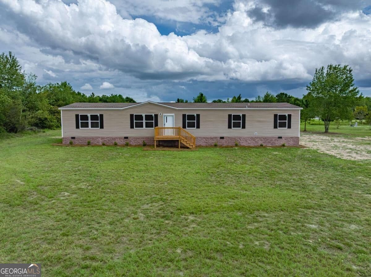 5 bedroom, 2 bathroom, 2,001 sq ft manufactured home,single family residence for sale at 201 Meadow Hill Lane, Ocilla, GA 31774 — photo 2