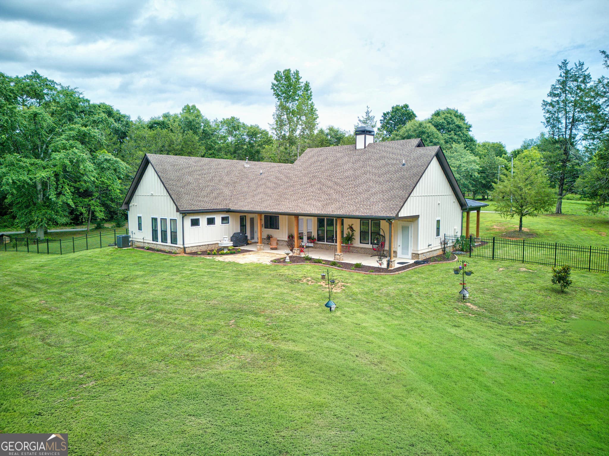 4 bedroom, 4.5 bathroom, 2,871 sq ft single family residence for sale at 233 Hunter Road, Jefferson, GA 30549 — photo 3