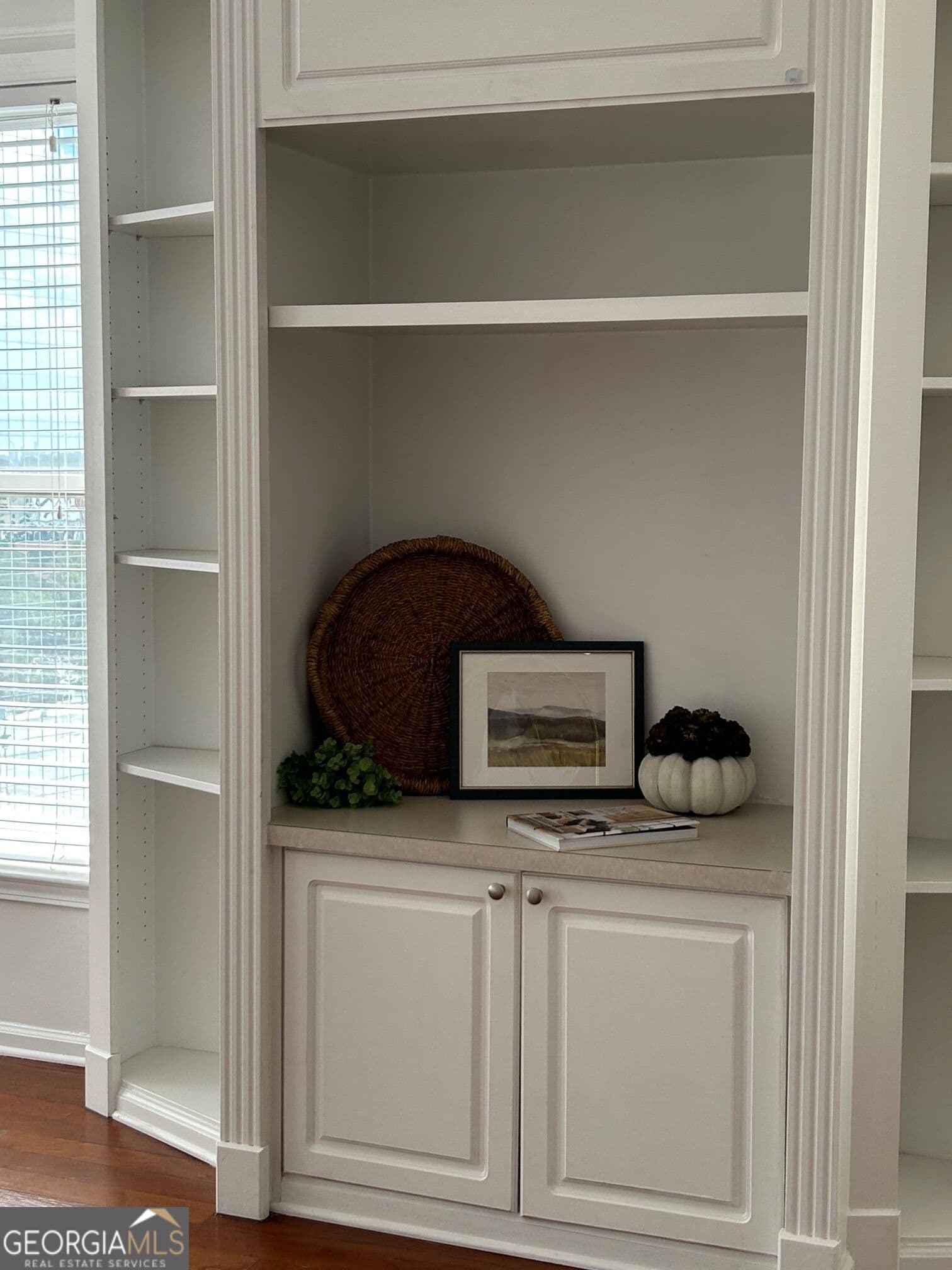2 bedroom, 2 bathroom, 1,424 sq ft condominium for sale at 3334 Peachtree Road 1203, Atlanta, GA 30326 — photo 6