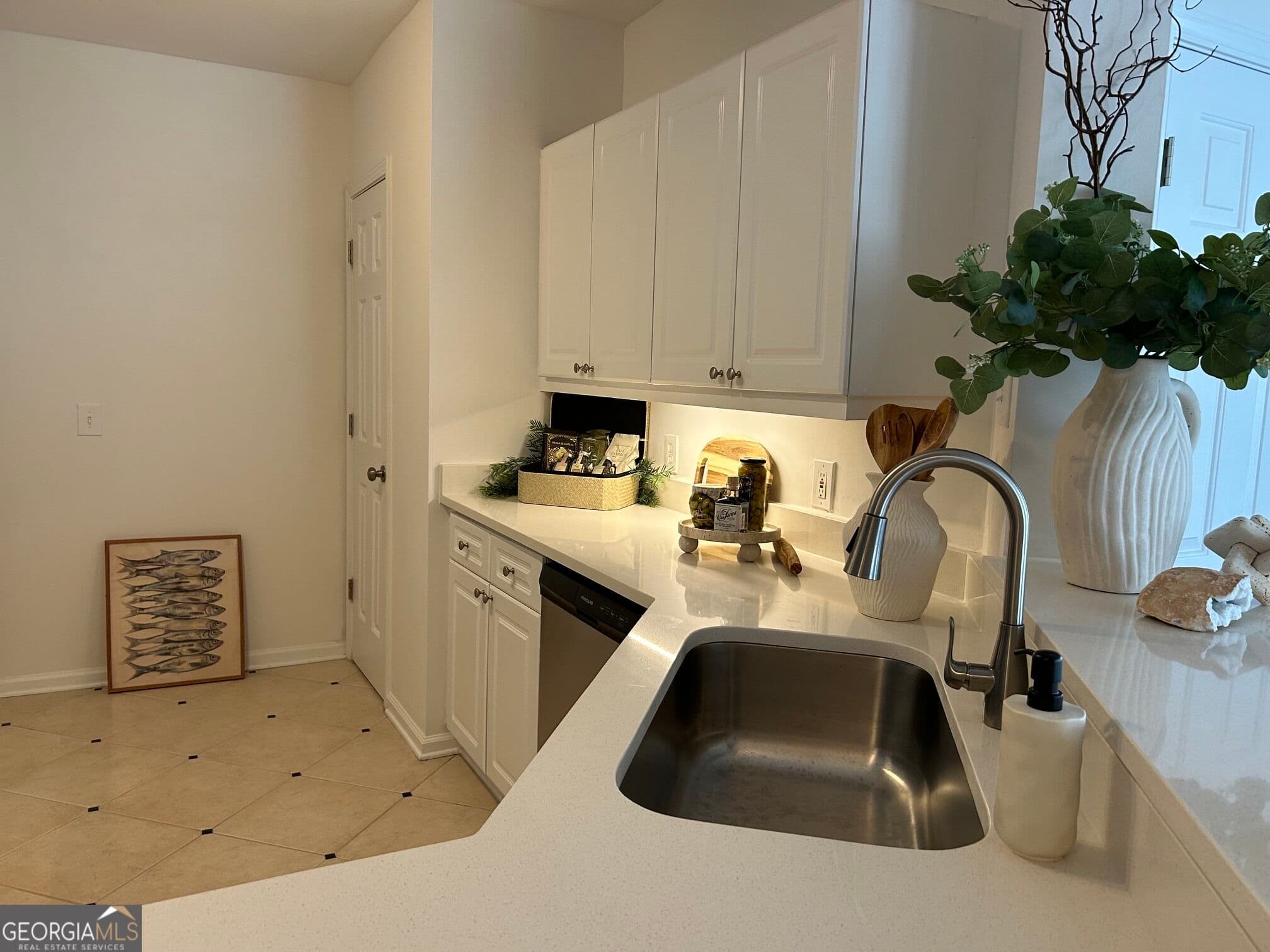 2 bedroom, 2 bathroom, 1,424 sq ft condominium for sale at 3334 Peachtree Road 1203, Atlanta, GA 30326 — photo 5