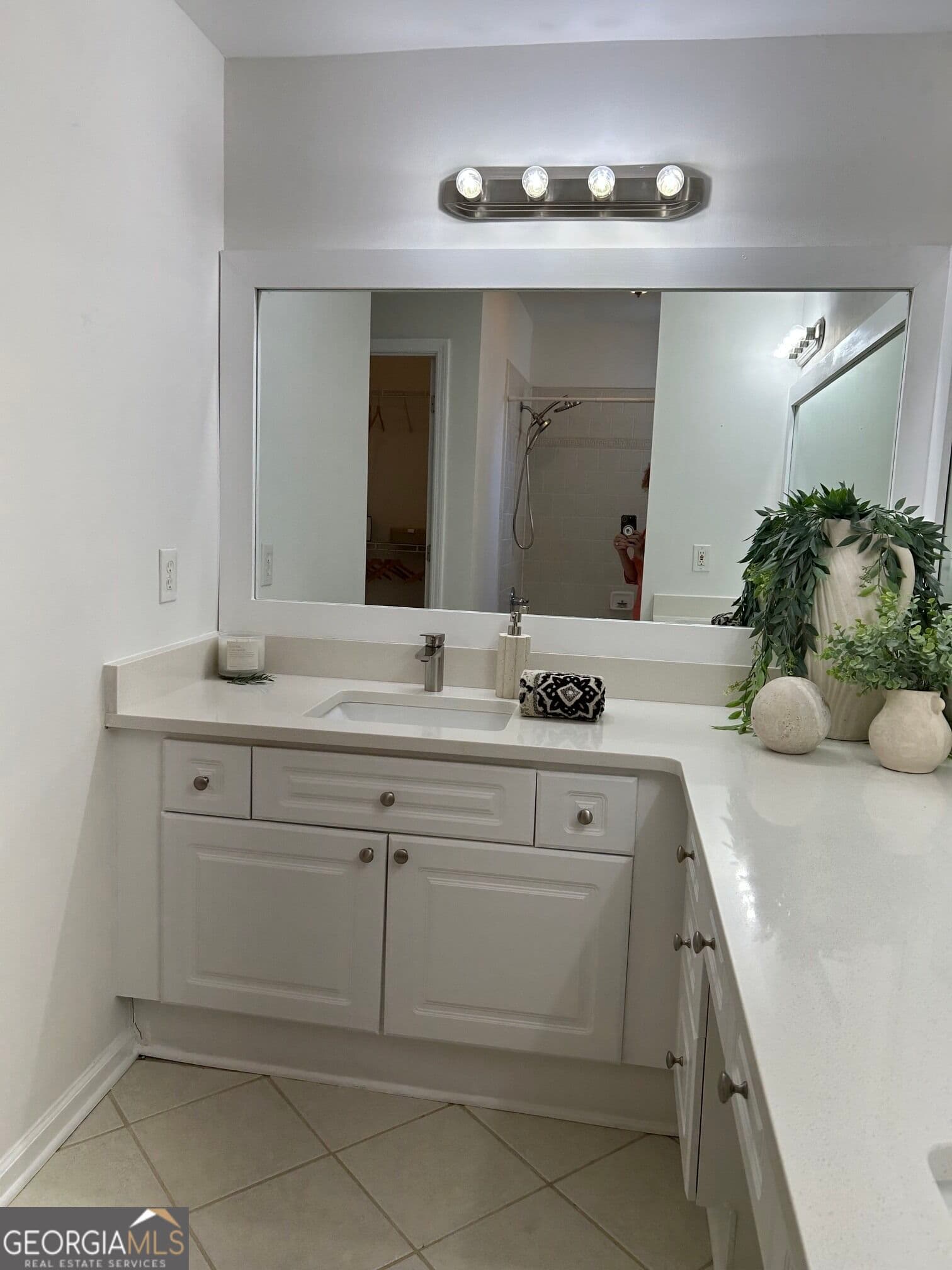 2 bedroom, 2 bathroom, 1,424 sq ft condominium for sale at 3334 Peachtree Road 1203, Atlanta, GA 30326 — photo 9