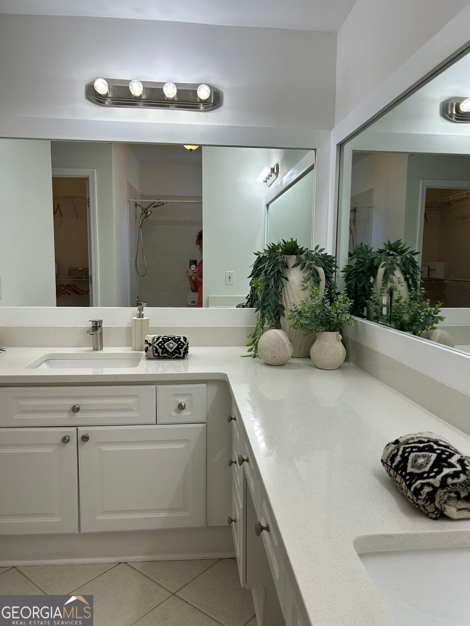 2 bedroom, 2 bathroom, 1,424 sq ft condominium for sale at 3334 Peachtree Road 1203, Atlanta, GA 30326 — photo 8