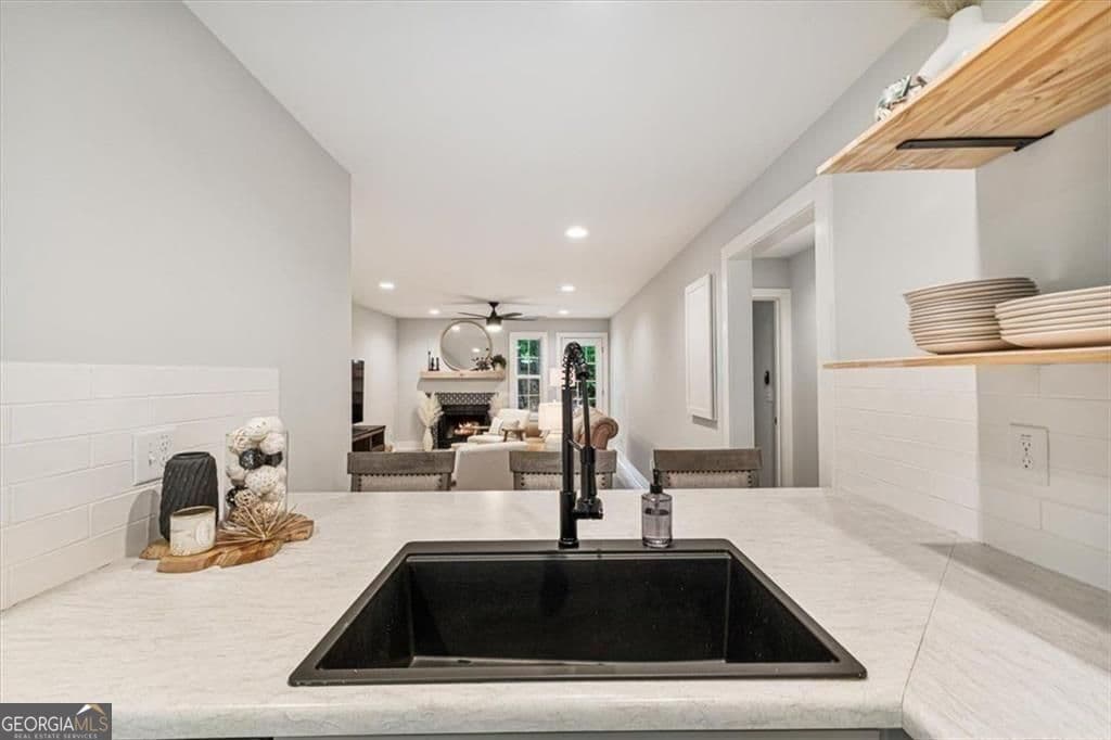 2 bedroom, 1 bathroom, 900 sq ft condominium for sale at 302 Teal Court 302, Roswell, GA 30076 — photo 7