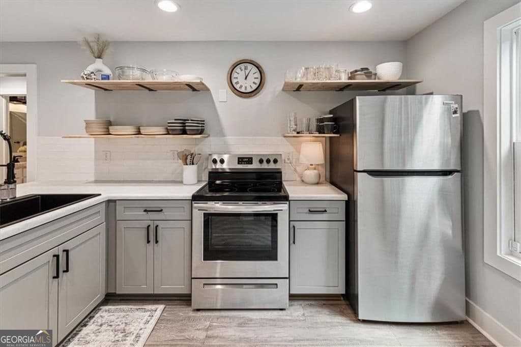 2 bedroom, 1 bathroom, 900 sq ft condominium for sale at 302 Teal Court 302, Roswell, GA 30076 — photo 3