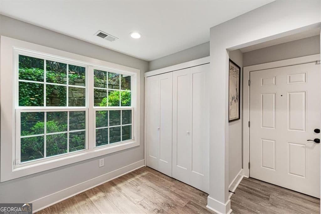 2 bedroom, 1 bathroom, 900 sq ft condominium for sale at 302 Teal Court 302, Roswell, GA 30076 — photo 5