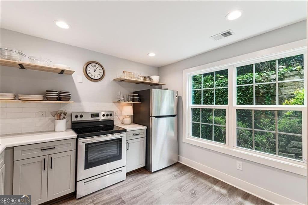 2 bedroom, 1 bathroom, 900 sq ft condominium for sale at 302 Teal Court 302, Roswell, GA 30076 — photo 4