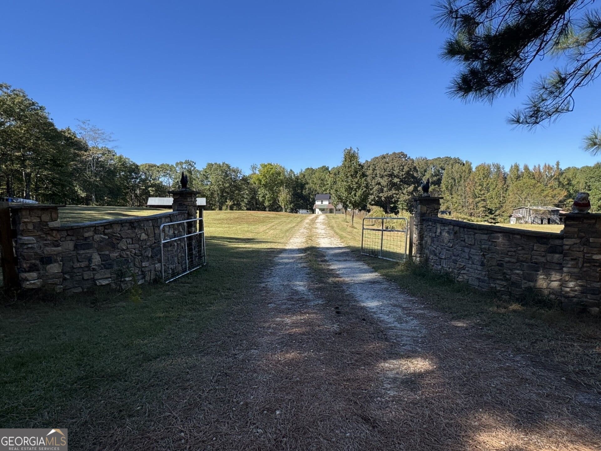 5 bedroom, 3 bathroom, 2,416 sq ft single family residence for sale at 117 Mitchell Farm Road, Colbert, GA 30628