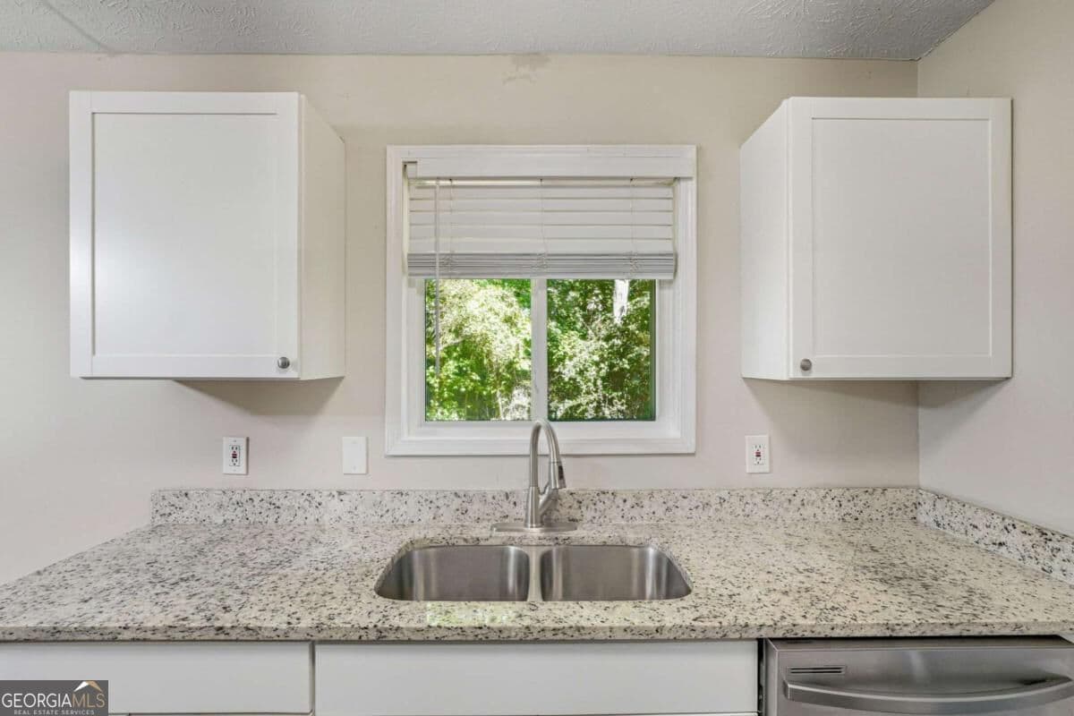 4 bedroom, 2 bathroom, 2,768 sq ft single family residence for sale at 5088 Heritage Valley Drive, Douglasville, GA 30135 — photo 6