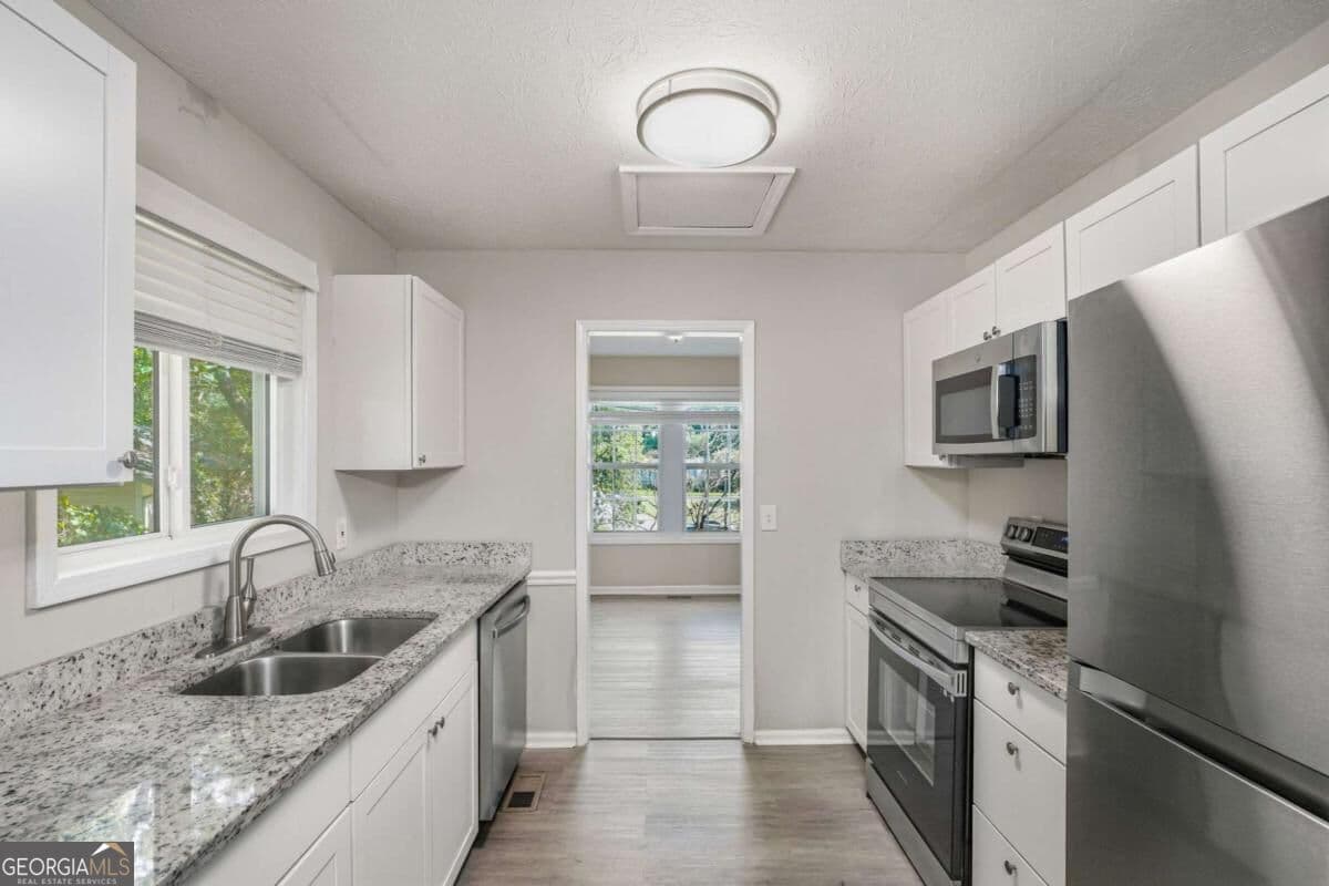 4 bedroom, 2 bathroom, 2,768 sq ft single family residence for sale at 5088 Heritage Valley Drive, Douglasville, GA 30135 — photo 4