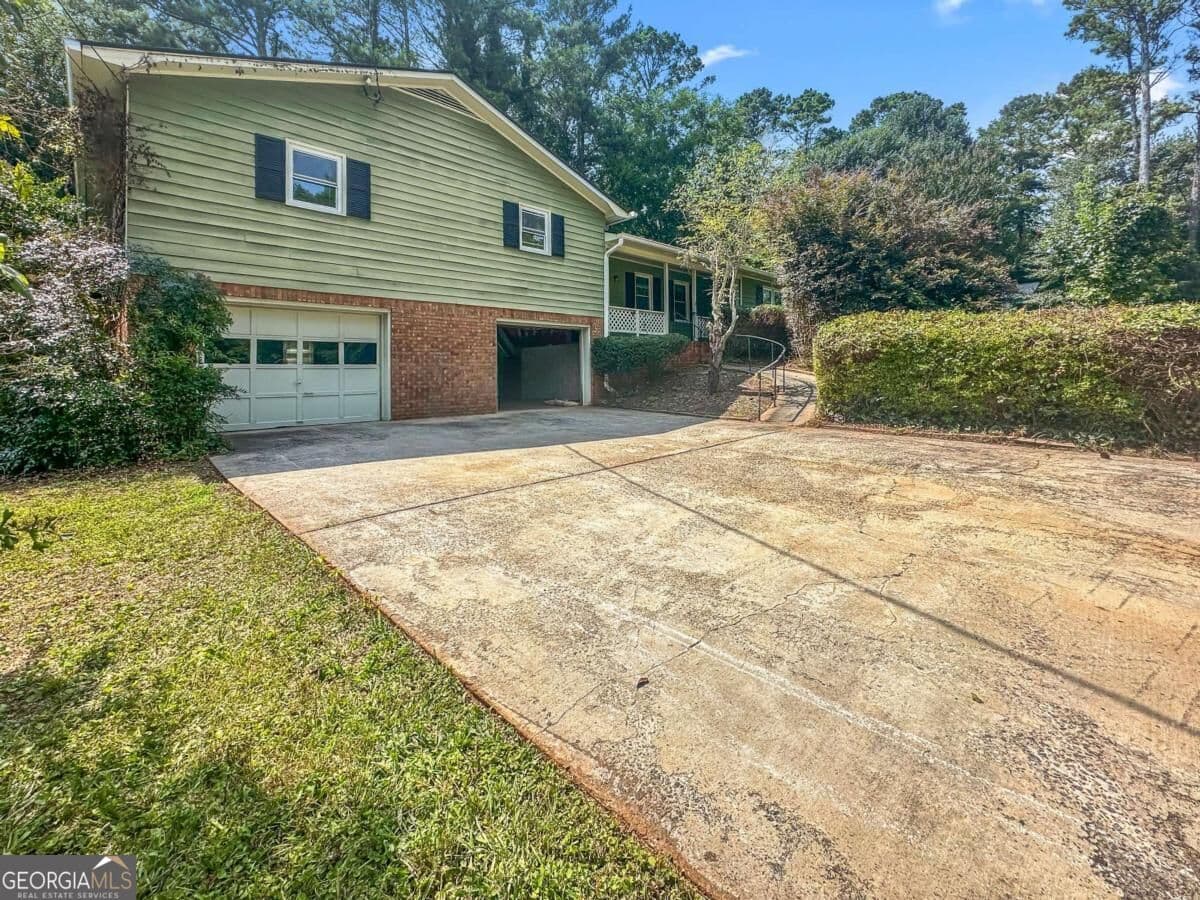 3 bedroom, 2 bathroom single family residence for rent at 4231 Marsh Road, Marietta, GA 30066 for $2,025 a month — photo 1 of 1