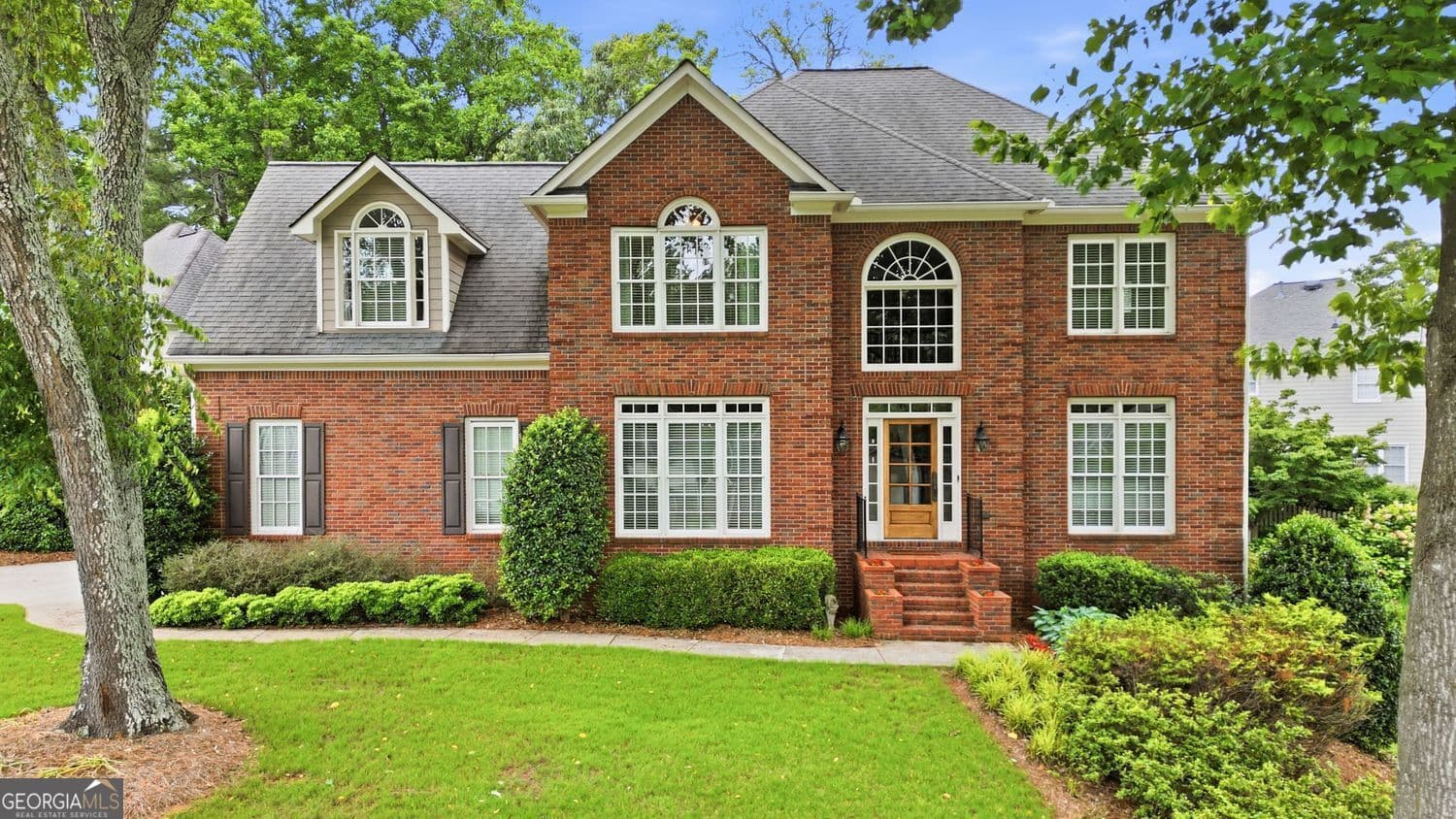 4 bedroom, 3.5 bathroom, 3,922 sq ft single family residence sold at 505 Estate Club Circle, Roswell, GA 30075