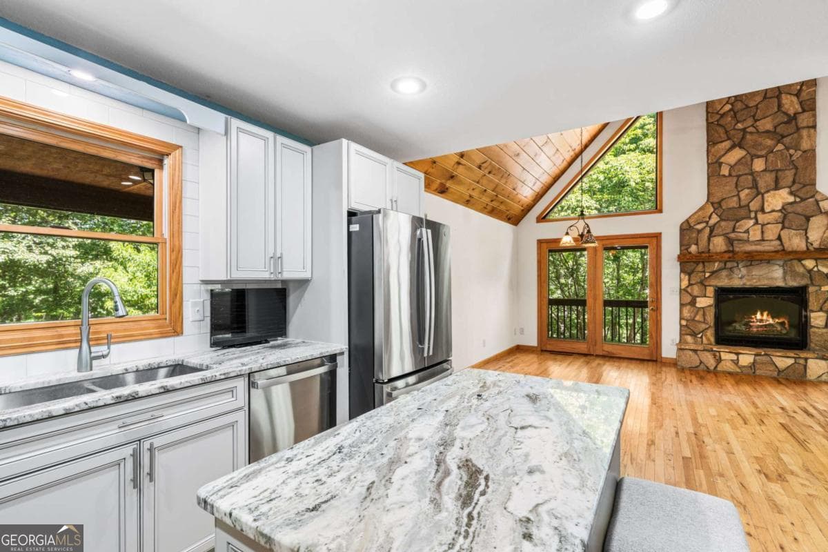 2 bedroom, 3 bathroom loft,single family residence for sale at 977 Tarheel Drive, Murphy, NC 28906 — photo 5