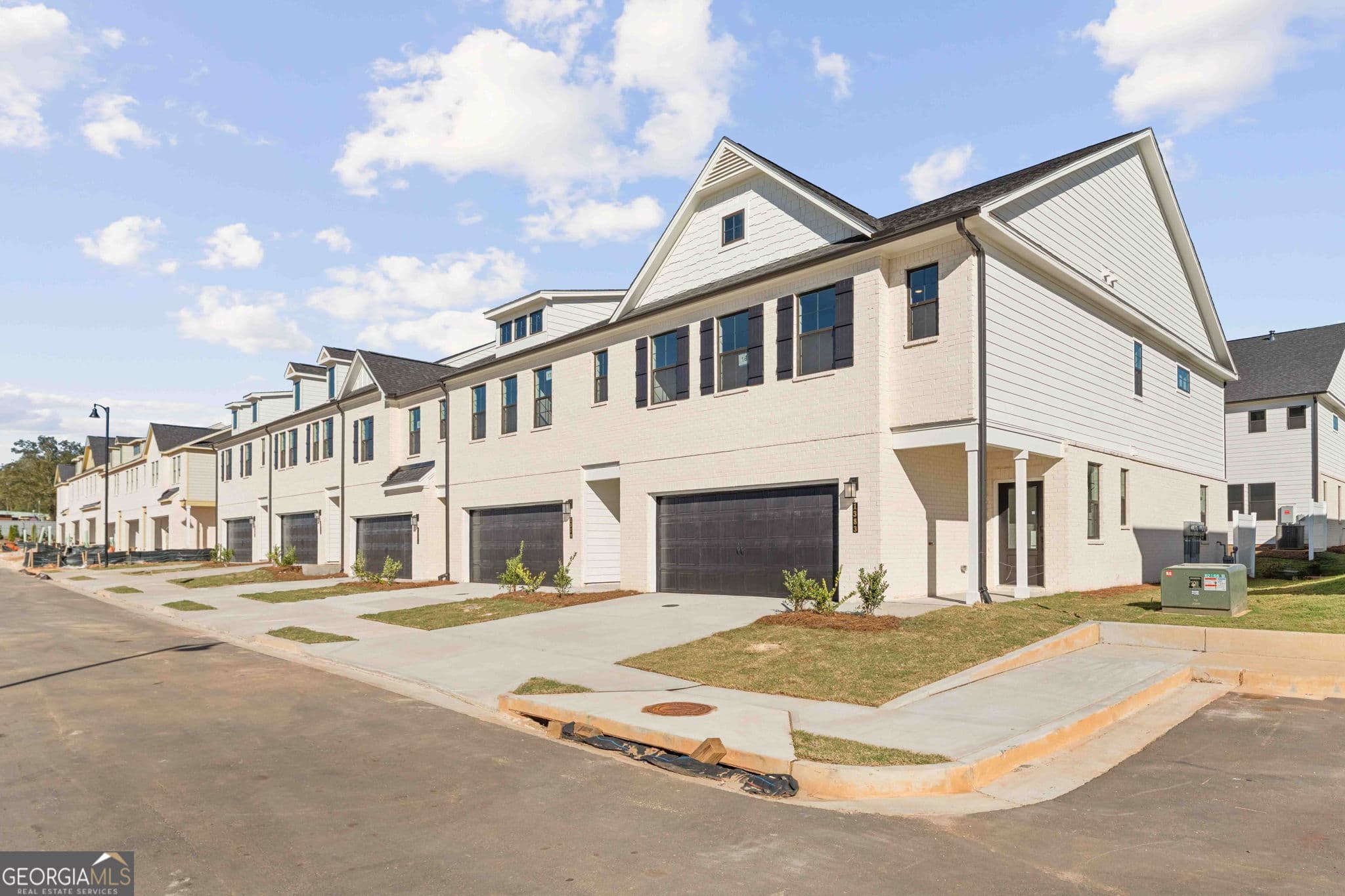 3 bedroom, 2.5 bathroom, 2,214 sq ft townhouse for sale at 1383 Farmers Loop LOT 16, Austell, GA 30106 — photo 3