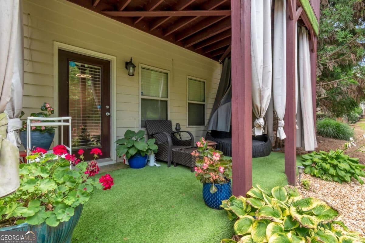 4 bedroom, 3.5 bathroom townhouse for sale at 2153 W Village Lane, Smyrna, GA 30080 — photo 6