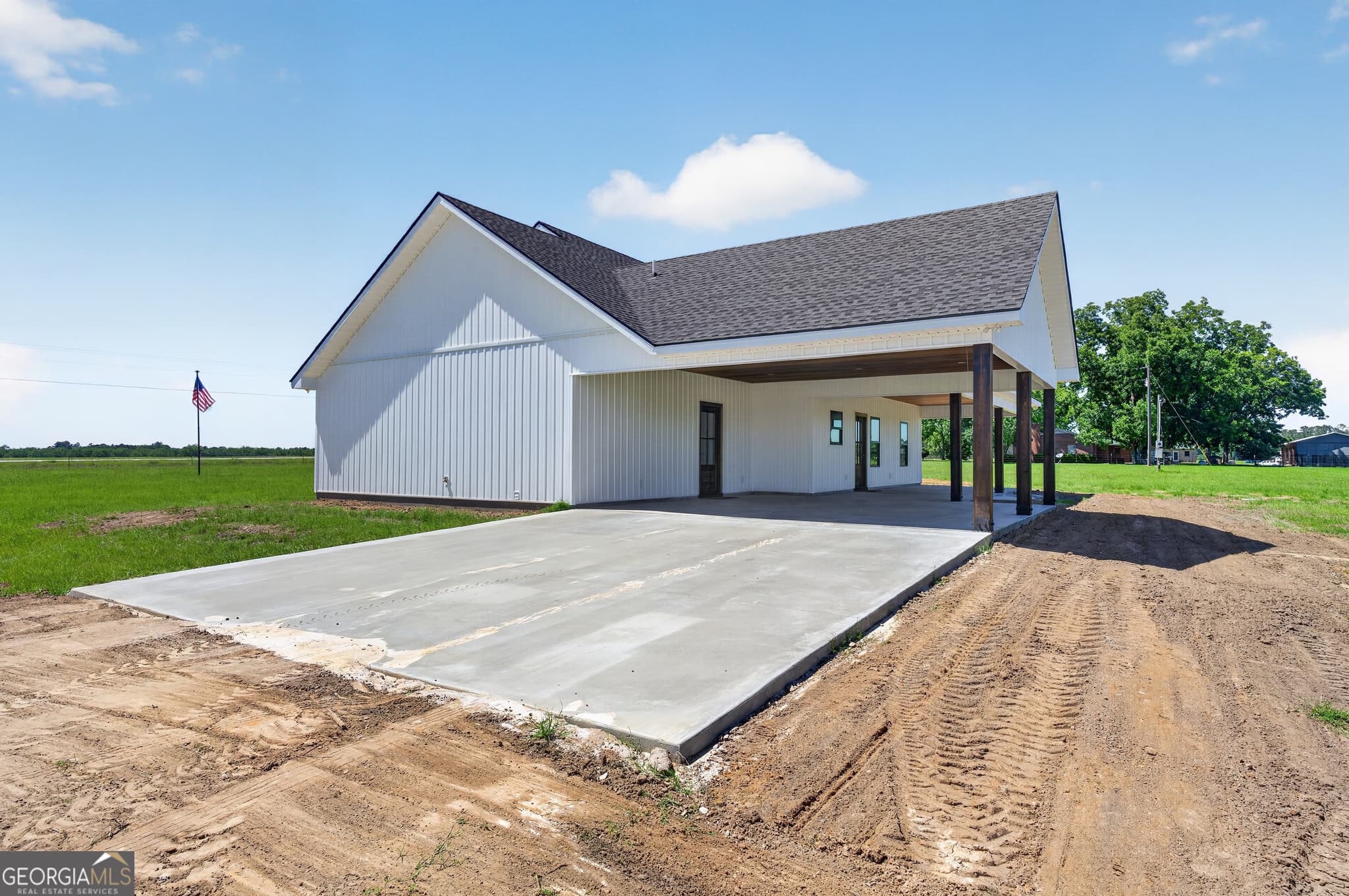 3 bedroom, 2.5 bathroom, 1,677 sq ft single family residence for sale at 3690 HWY 121, Blackshear, GA 31516 — photo 4