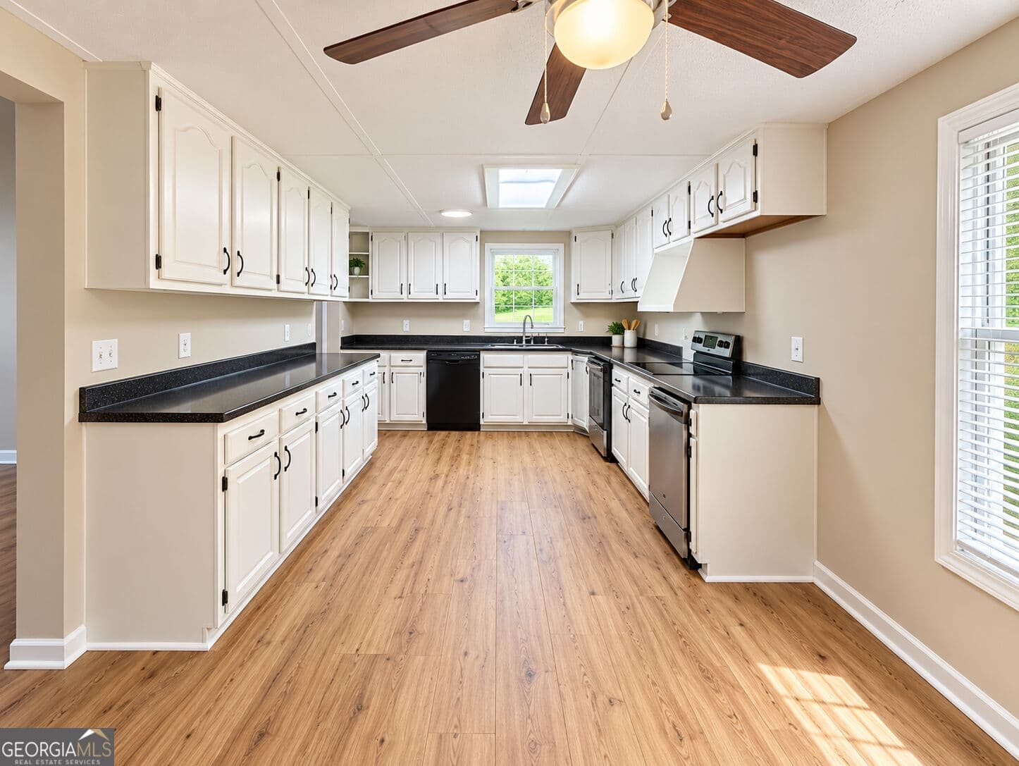 3 bedroom, 2 bathroom, 2,000 sq ft manufactured home,single family residence for sale at 114 Olney Station Drive, Ellabell, GA 31308 — photo 6