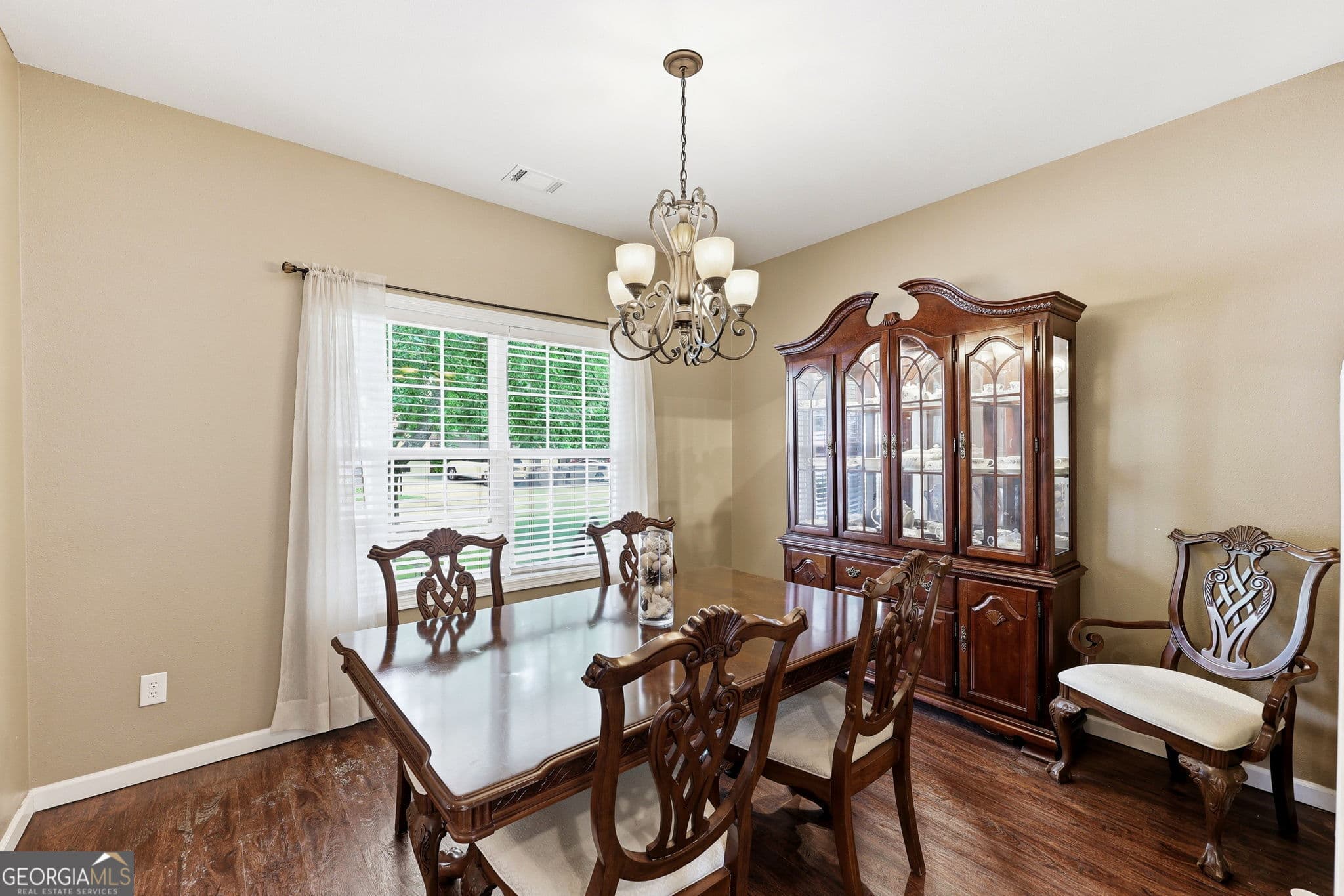3 bedroom, 2.5 bathroom, 1,885 sq ft single family residence for sale at 7022 Grand Hickory Drive, Braselton, GA 30517 — photo 7