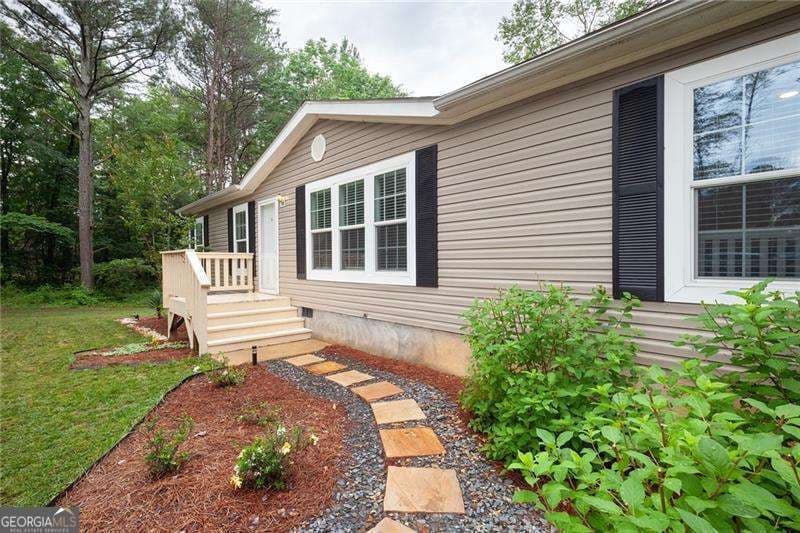 3 bedroom, 2 bathroom, 1,551 sq ft manufactured home,single family residence sold at 10849 Fairmount Highway, Fairmount, GA 30139
