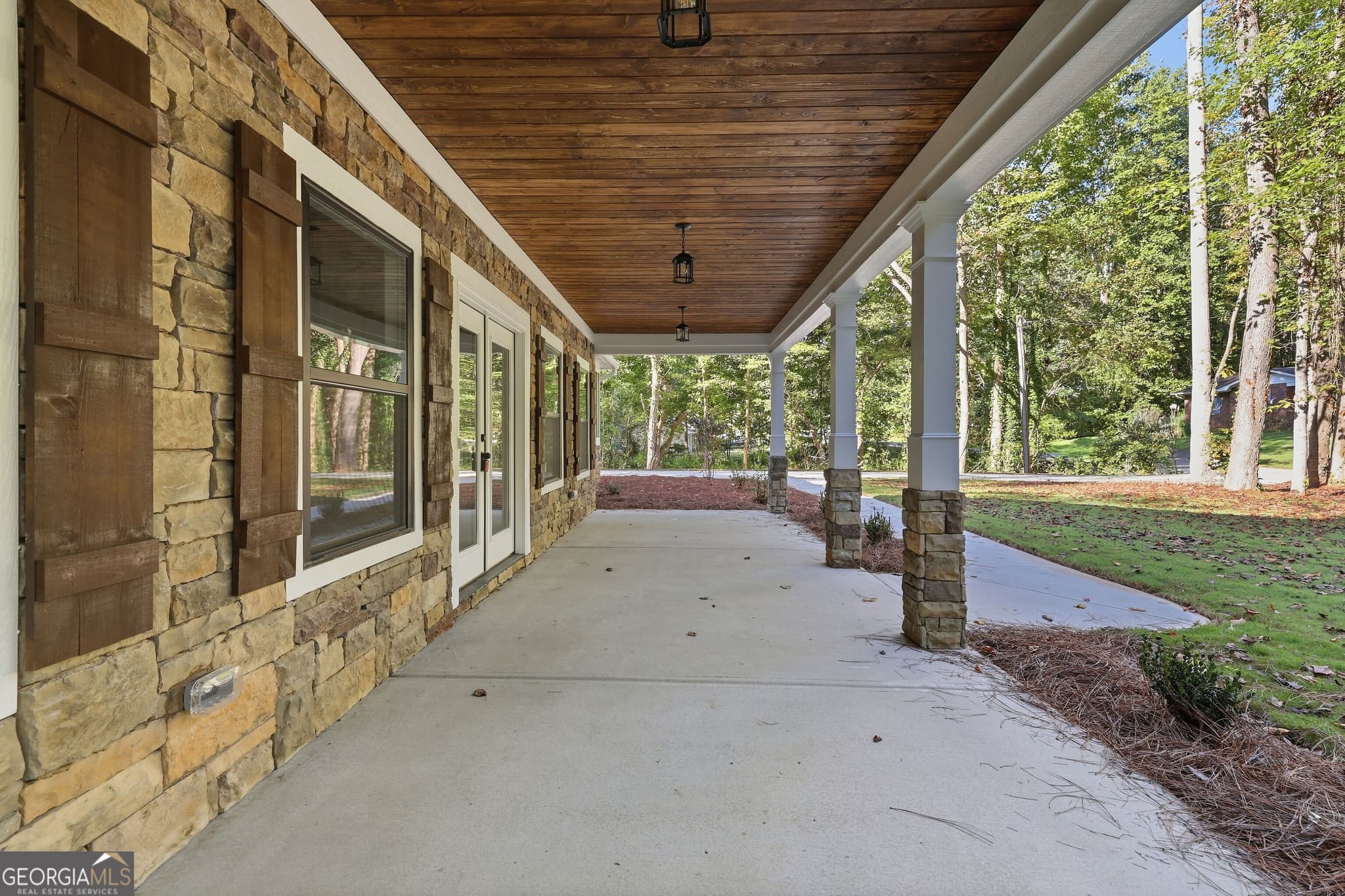 3 bedroom, 3.5 bathroom, 1,966 sq ft single family residence for sale at 324 Fern Valley Drive, Toccoa, GA 30577 — photo 3