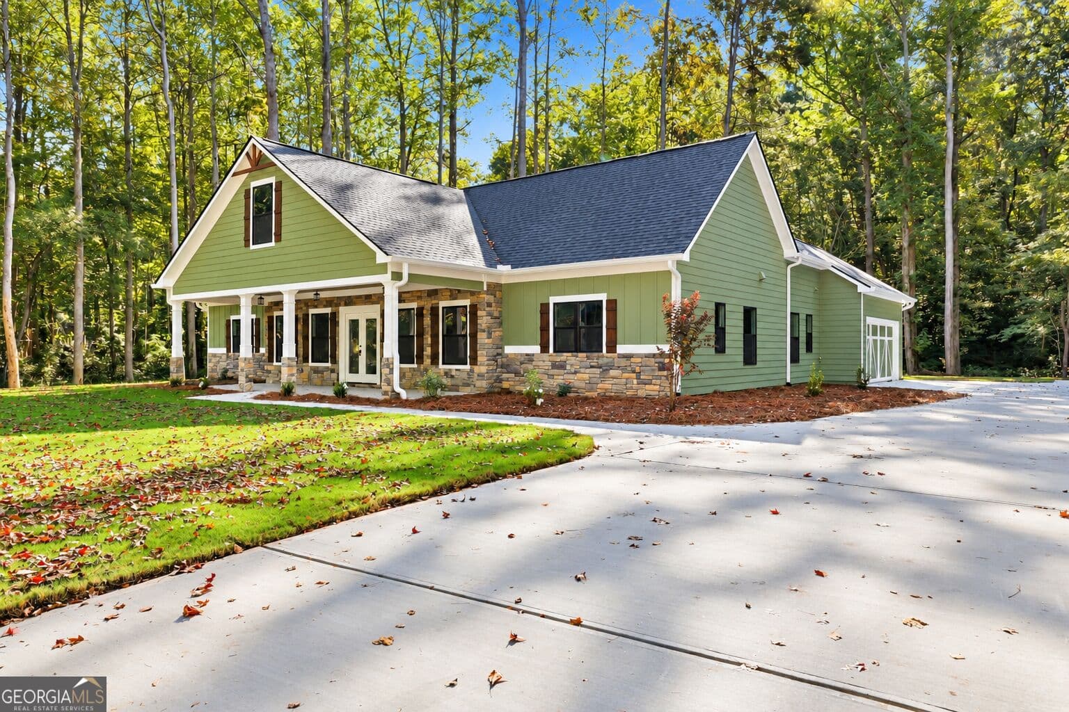 3 bedroom, 3.5 bathroom, 1,966 sq ft single family residence for sale at 324 Fern Valley Drive, Toccoa, GA 30577