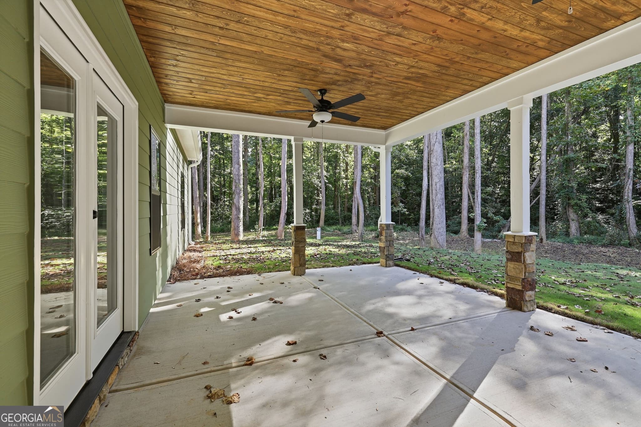 3 bedroom, 3.5 bathroom, 1,966 sq ft single family residence for sale at 324 Fern Valley Drive, Toccoa, GA 30577 — photo 5